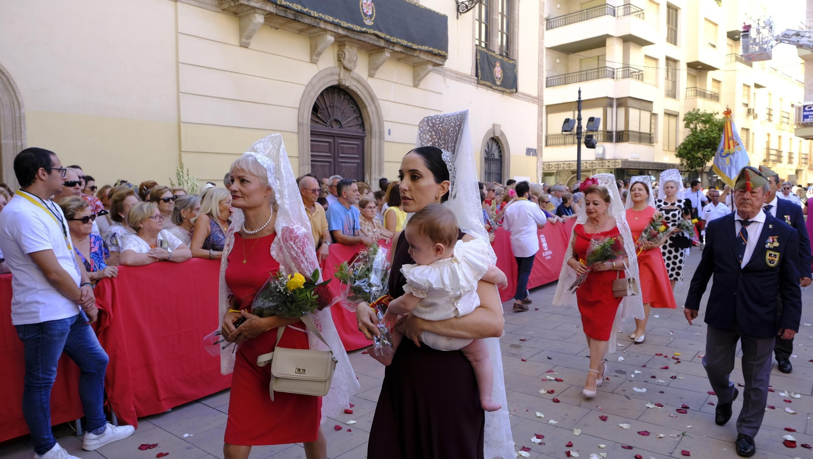 La ofrenda floral a la Virgen del Mar en la Feria de Almería 2025, en imágenes