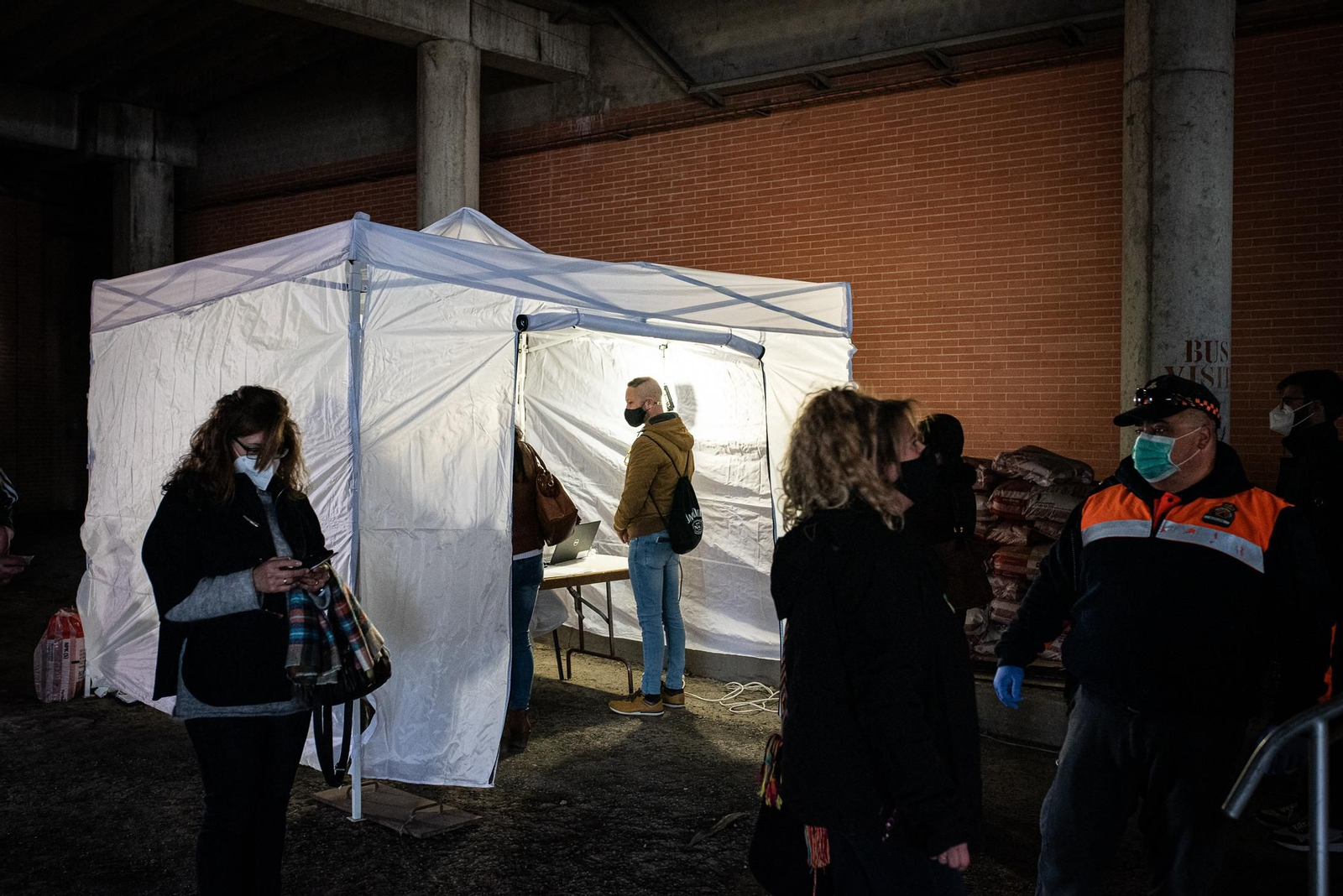 Imágenes de las pruebas Covid-19 al personal docente de Huelva