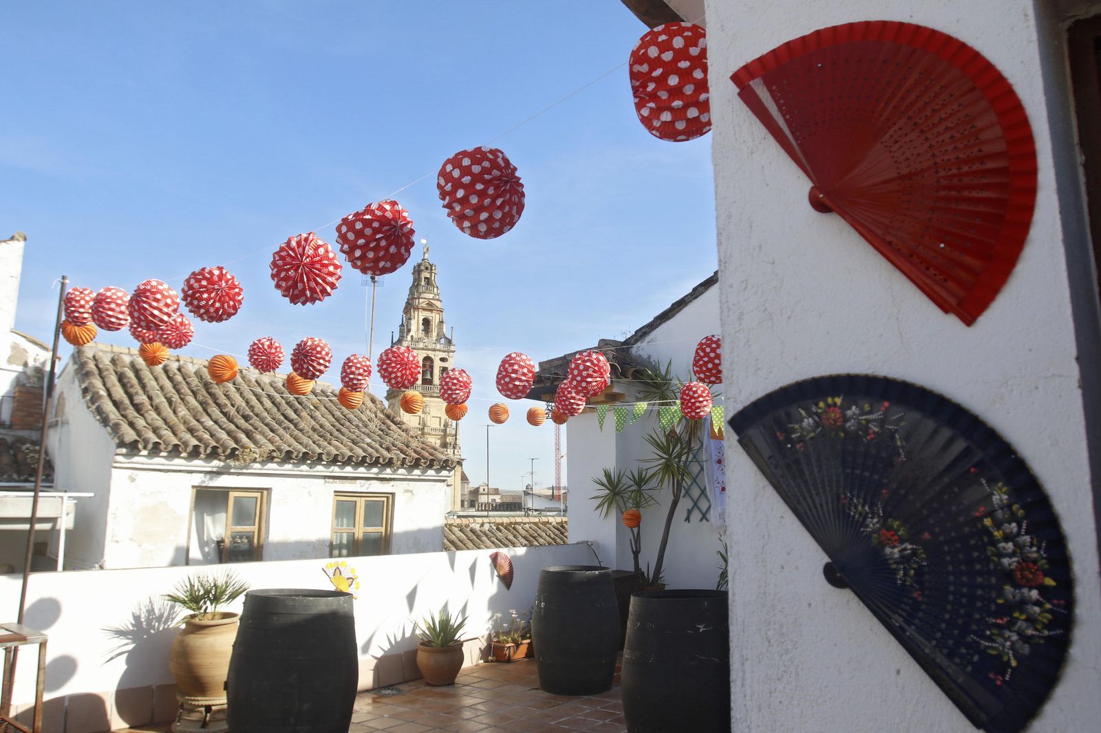 El decorado y el ambiente de Feria en el Centro de Córdoba y la Judería, en fotografías