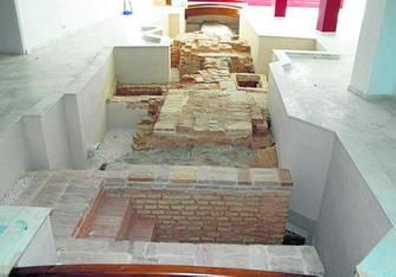 Cavidades en las que se descubren los últimos hallazgos de restos arqueológicos del convento sanjuanero. Cavidades en las que se descubren los últimos hallazgos de restos arqueológicos del convento sanjuanero.