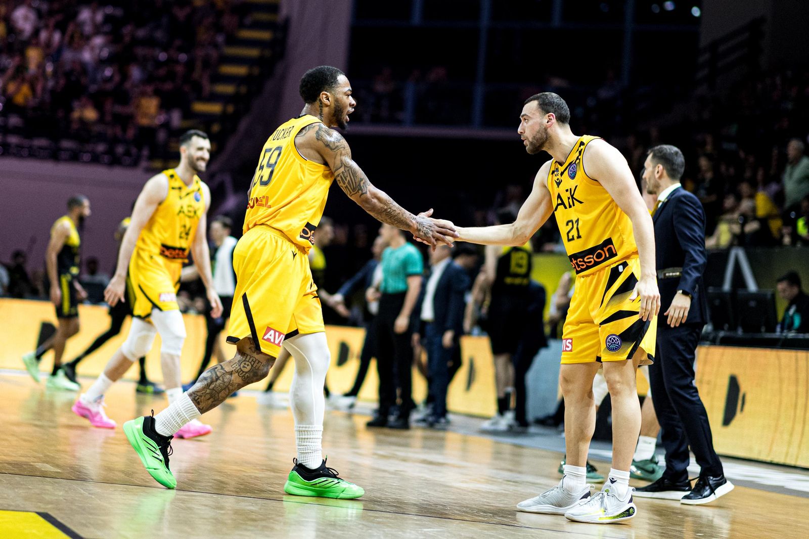 El AEK remonta y le quita al Tenerife el tercer puesto (77-73)