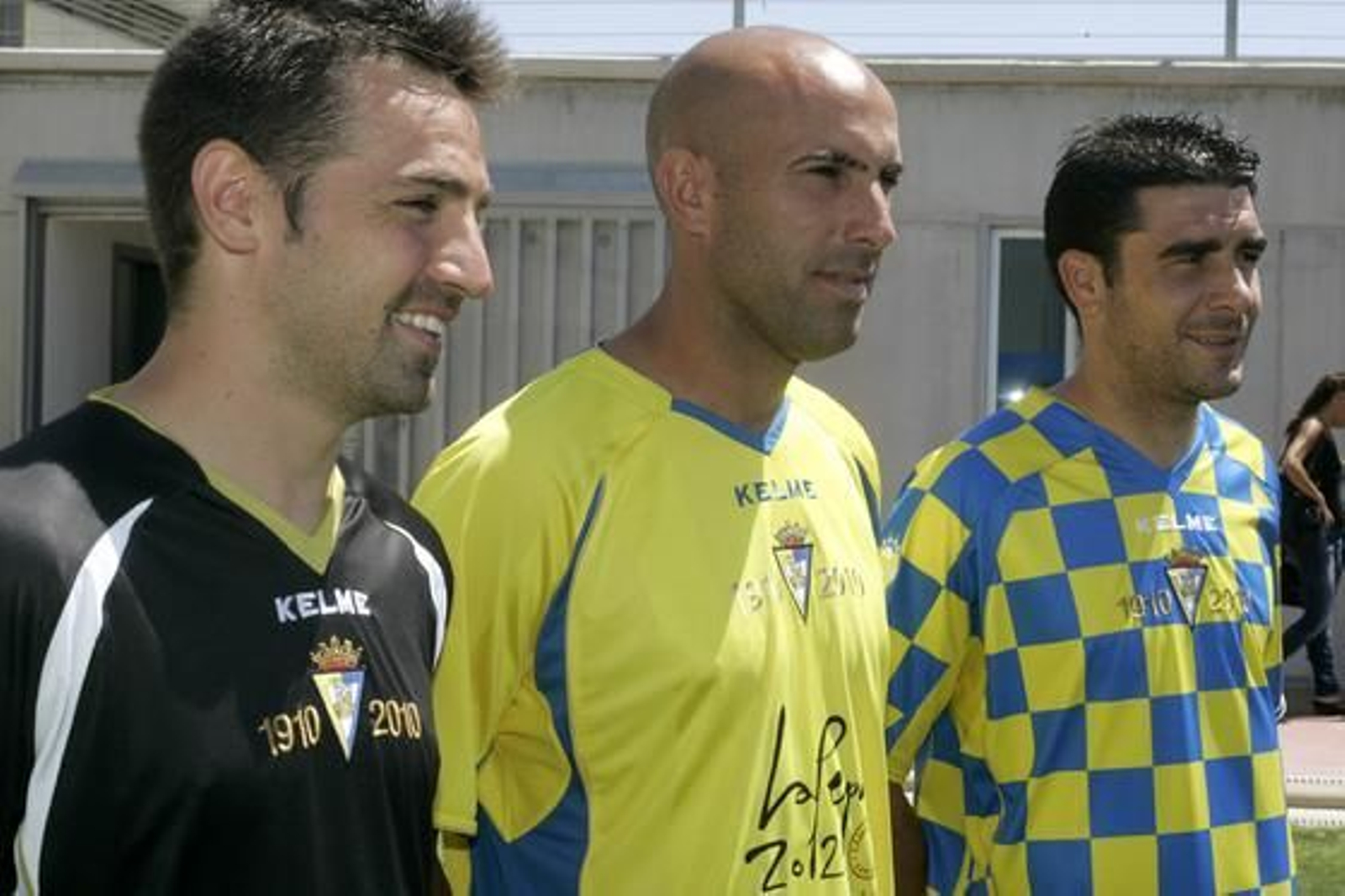 Las tres nuevas equipaciones llevan el año de fundación del club. 

Foto: Jesus Marin