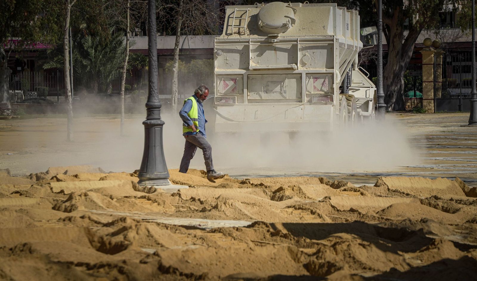 Ya ha empezado el montaje de casetas y reposición del albero en el Hontoria