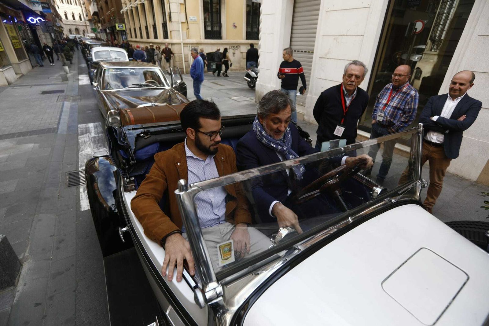 La XXX Ruta de Vehículos Antiguos se saborea en las calles de Almería.