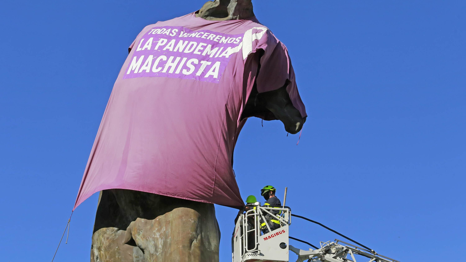 Imágenes del Minotauro vestido contra la Violencia de Género