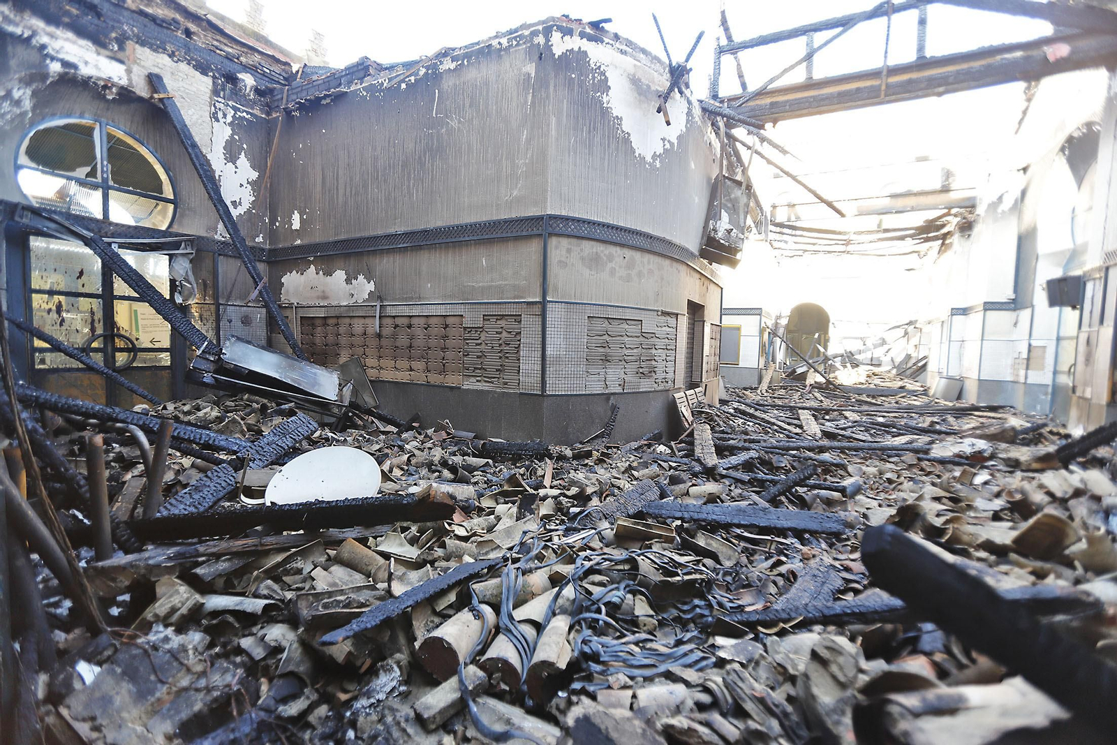 Un incendio deja importantes en la antigua estación de tren de Huelva