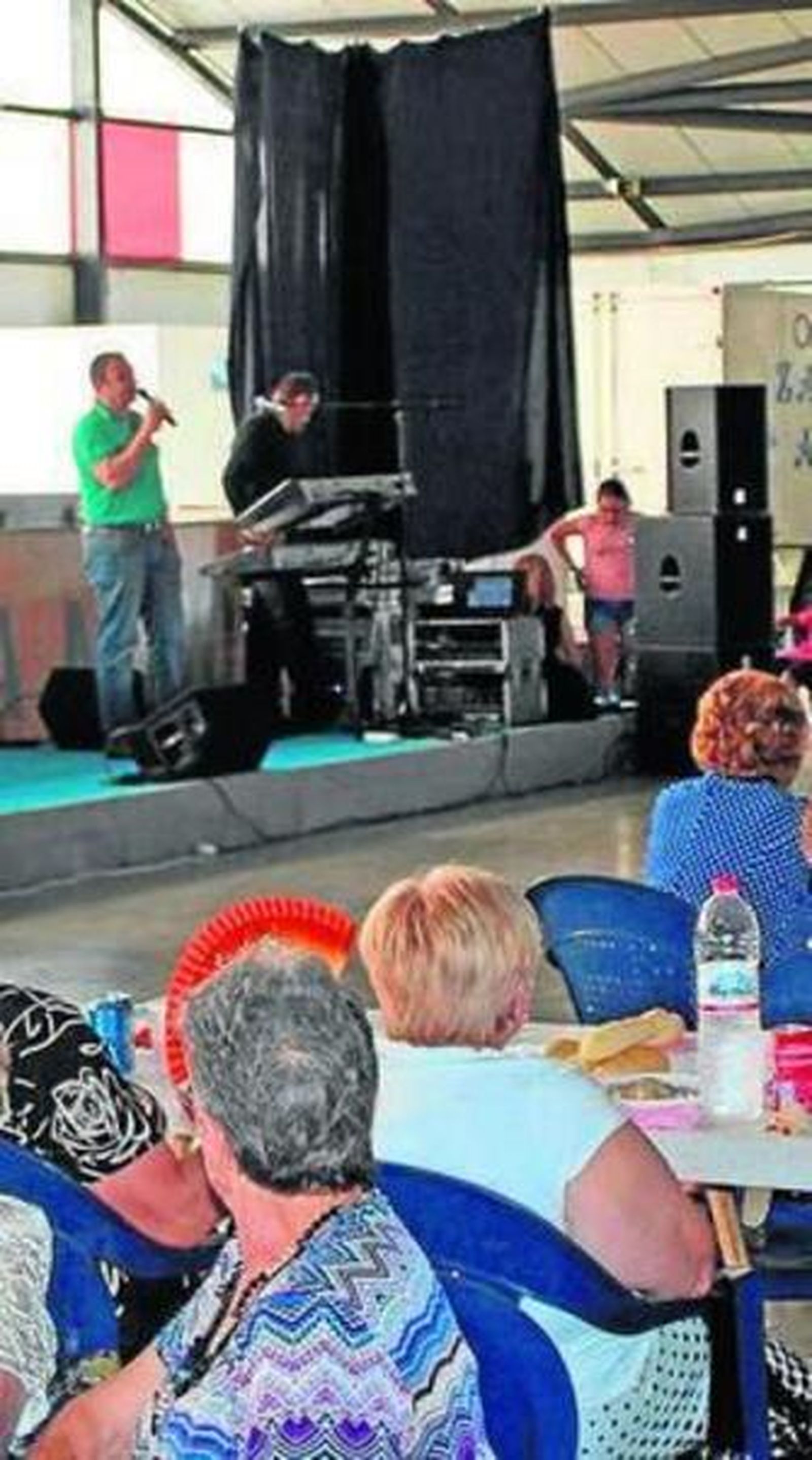 El alcalde con los mayores.