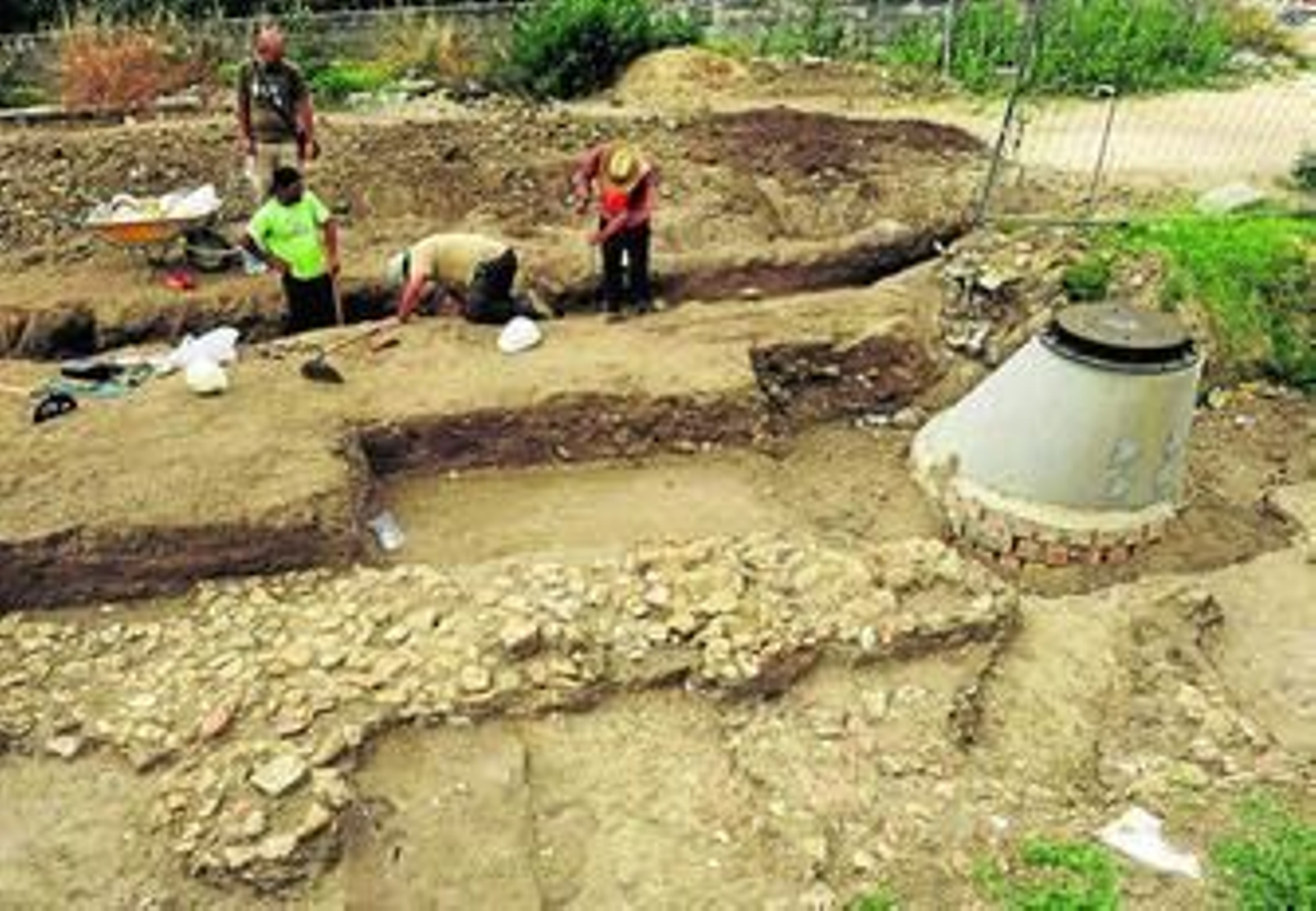 Varios trabajadores han llevado a cabo labores de excavación desde hace dos meses.