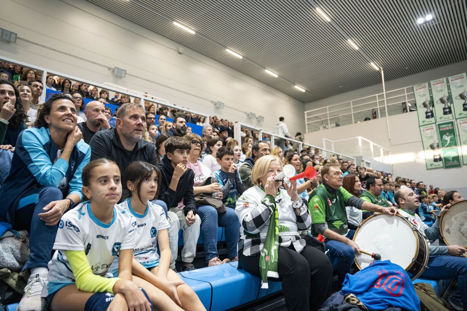 Las imágenes del partido entre Unicaja Costa de Almería y Pamesa Teruel de Superliga de voleibol
