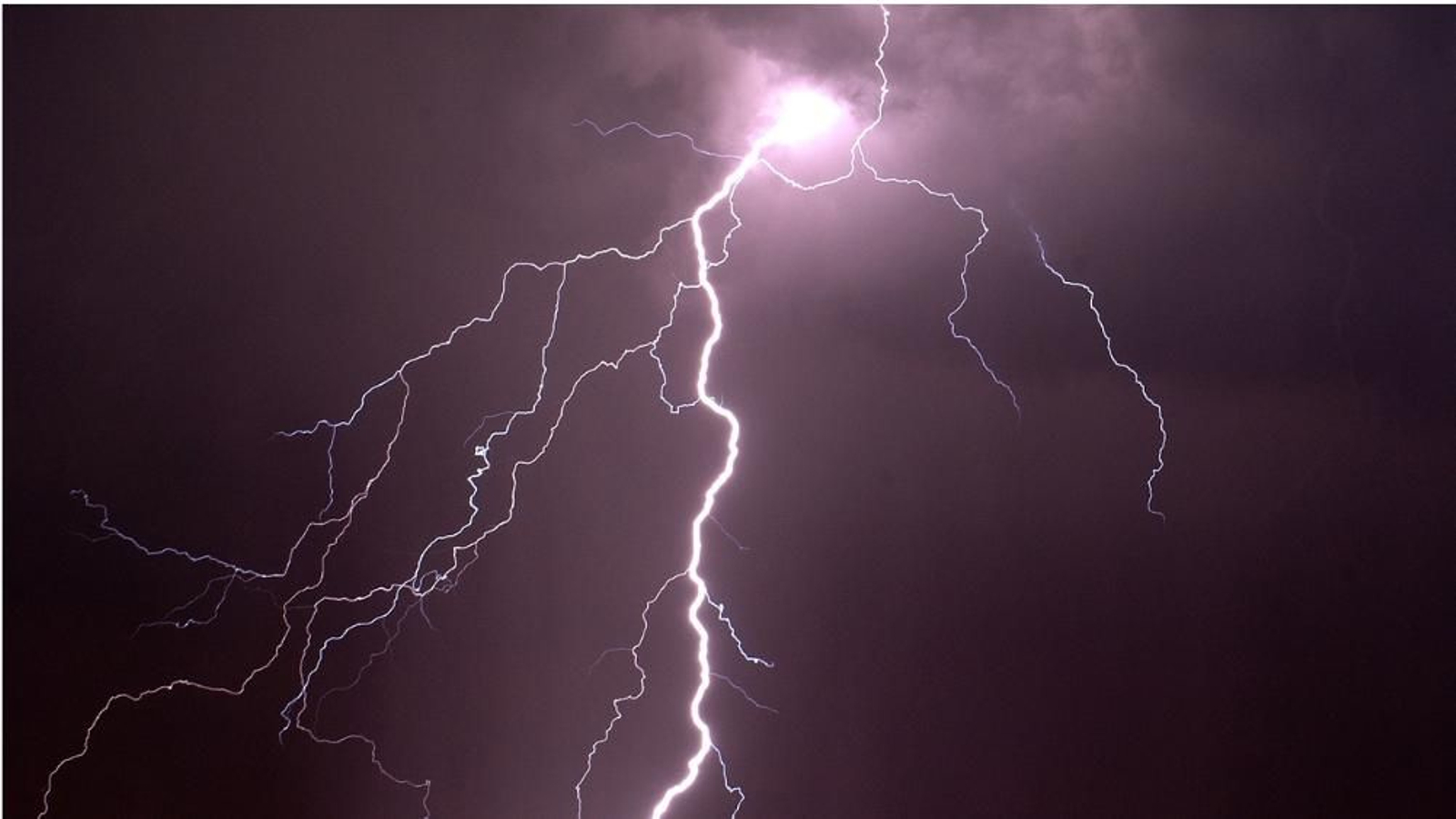 Imagen de un rayo en el cielo Imagen de un rayo en el cielo