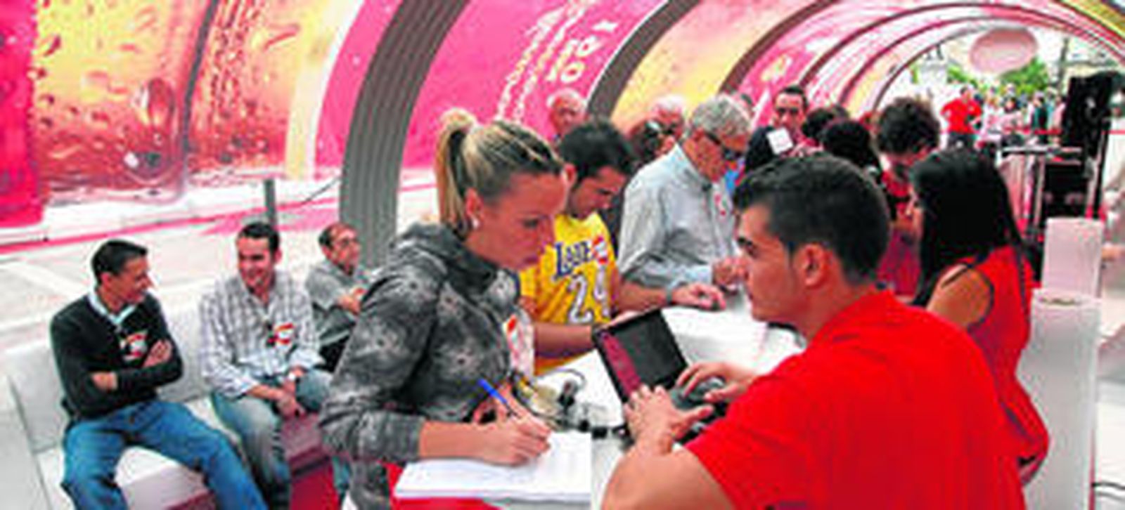 Entrada al proceso de selección, donde los jóvenes dejaron sus datos para quedar registrados.