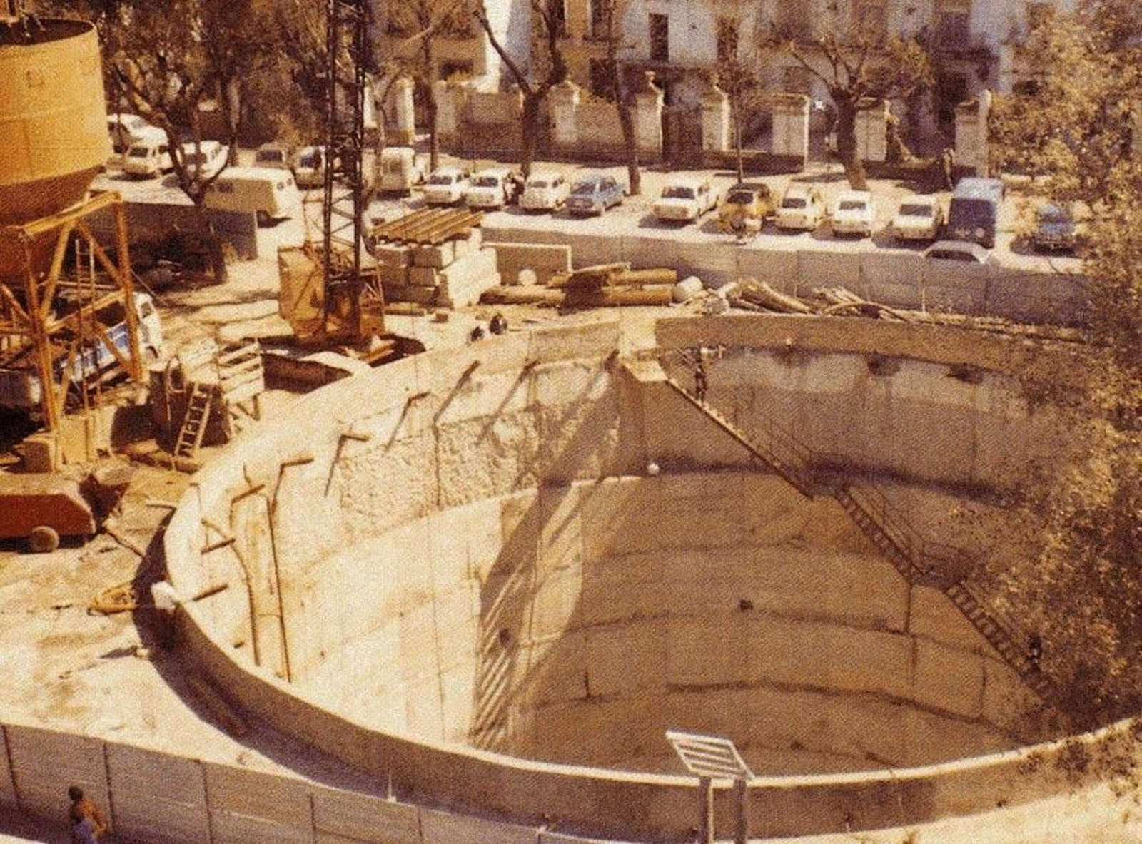 El agujero del Metro en la Alameda de Hércules.