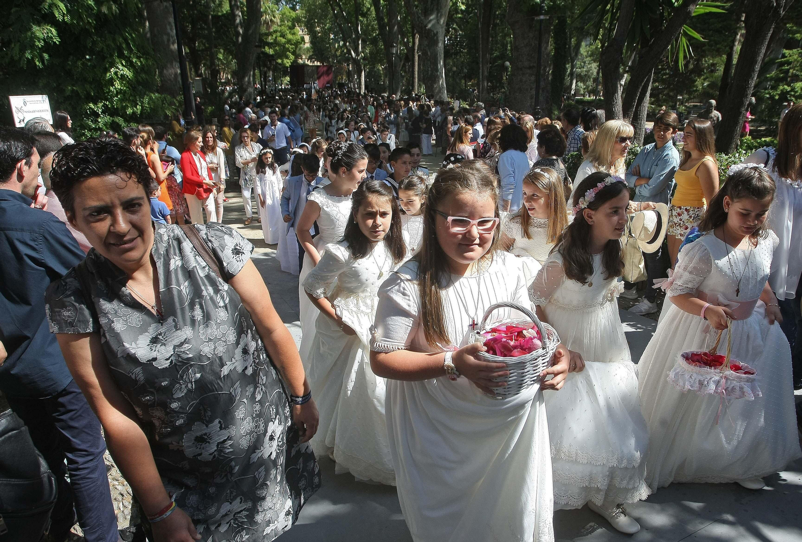 Niños en la procesión del Corpus Christi de Algeciras en 2018.