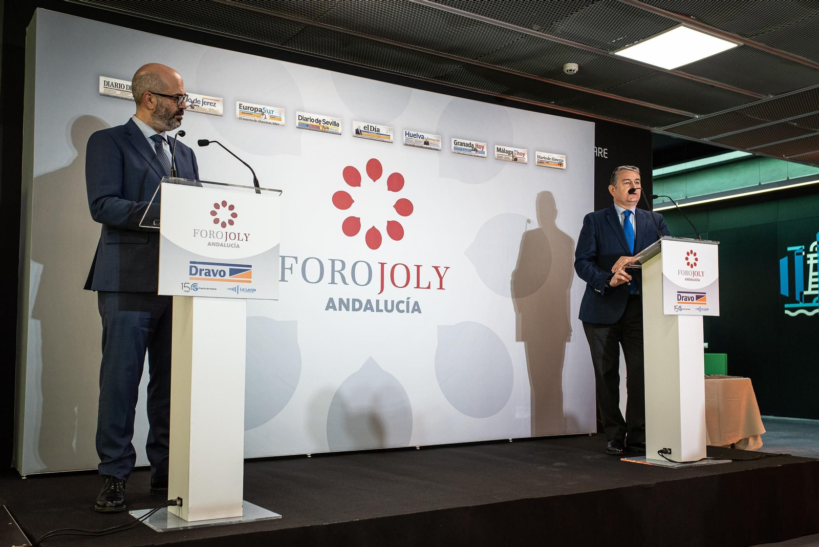 Imágenes del desayuno-coloquio con Antonio Sanz en el Foro Joly Andalucía celebrado en la Lonja de la Innovación del Puerto de Huelva