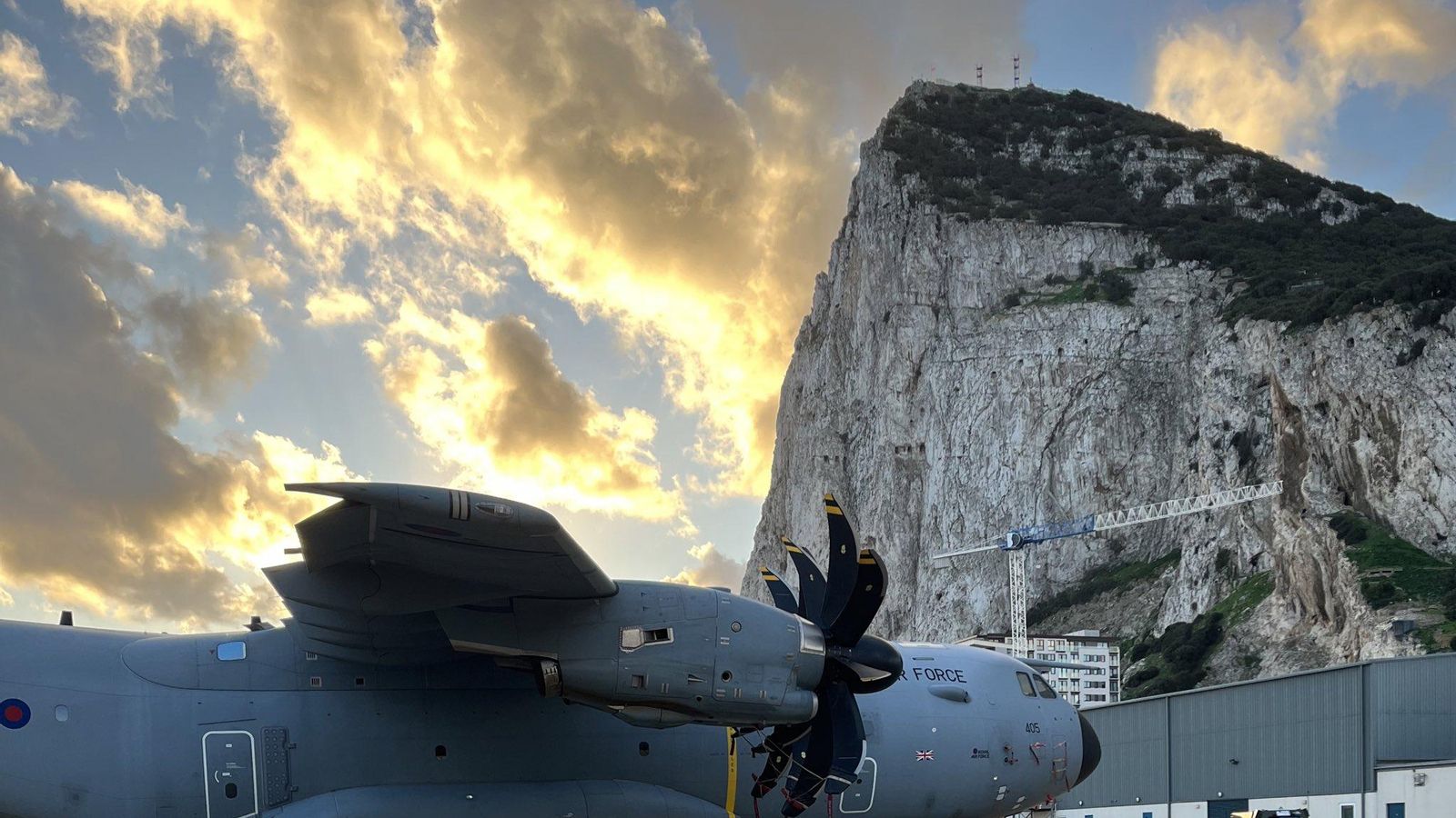 Un avión de la RAF en el aeropuerto de Gibraltar. Un avión de la RAF en el aeropuerto de Gibraltar.