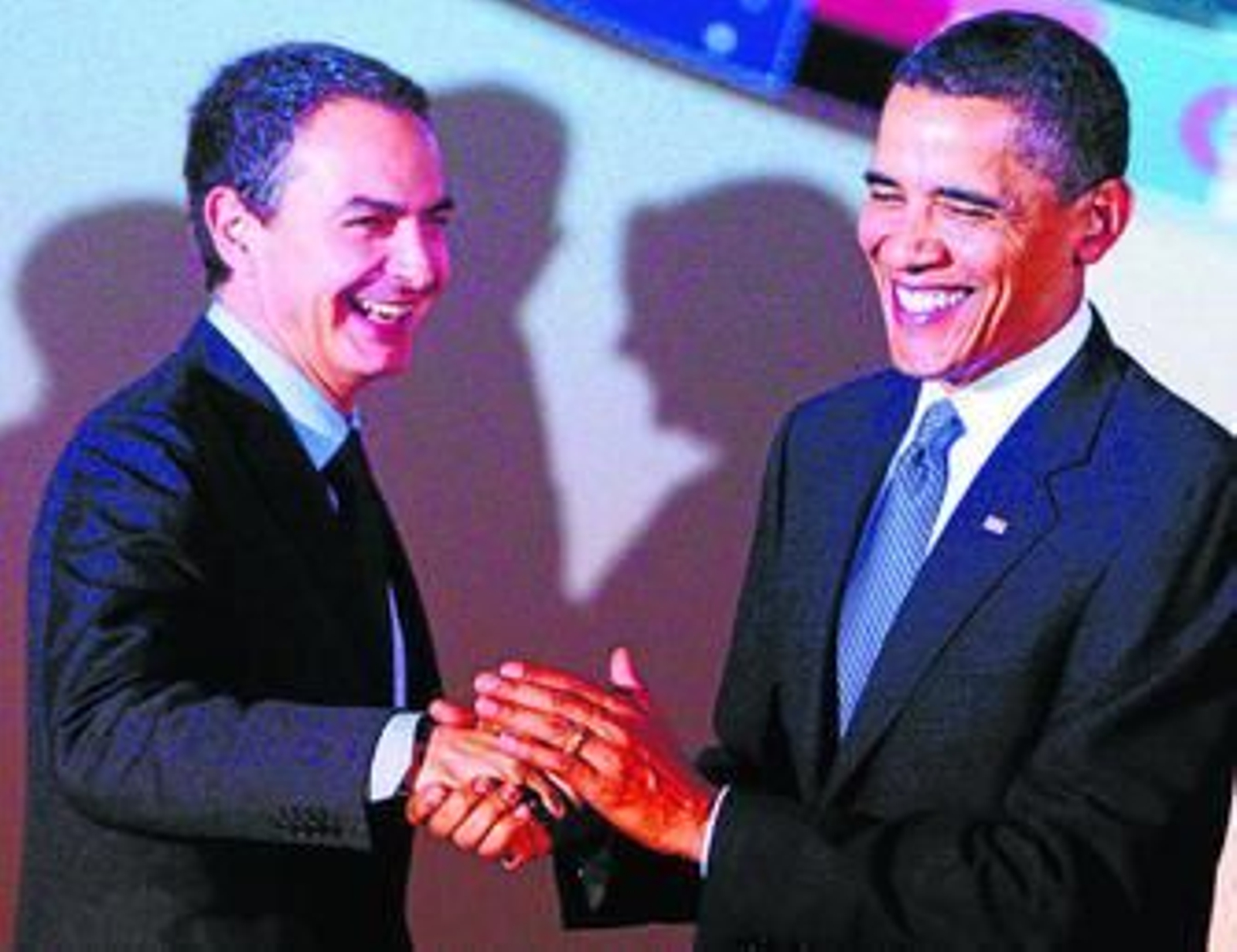 Zapatero y Obama se saludan durante su reunión en Washington, en octubre de 2009. Zapatero y Obama se saludan durante su reunión en Washington, en octubre de 2009.