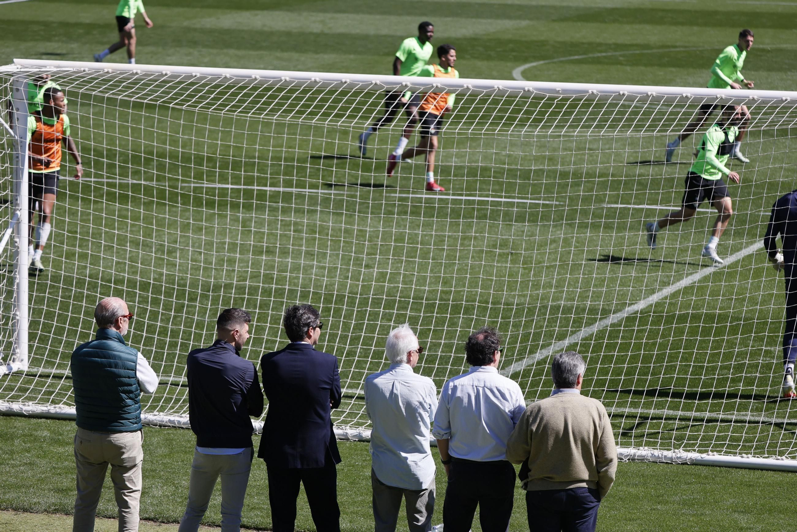 Las imágenes del gran ambiente en el entrenamiento del Betis