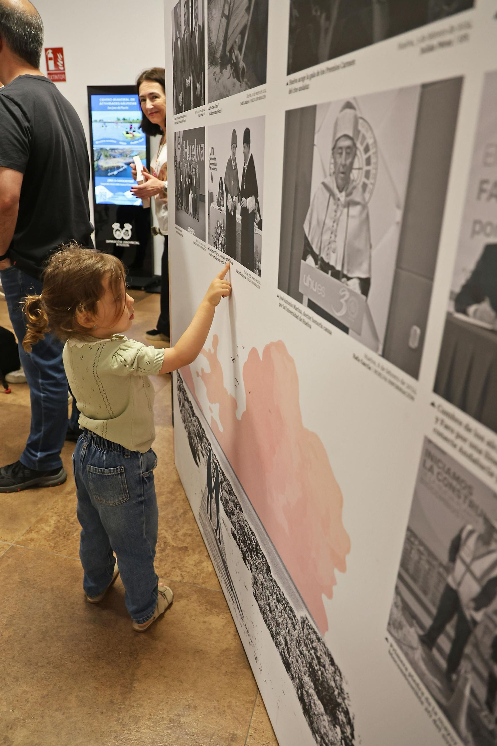Imágenes de la inauguración del anuario y exposición '400 ASA Historia Gráfica de un año Huelva 2024'. Imágenes de la inauguración del anuario y exposición '400 ASA Historia Gráfica de un año Huelva 2024'.