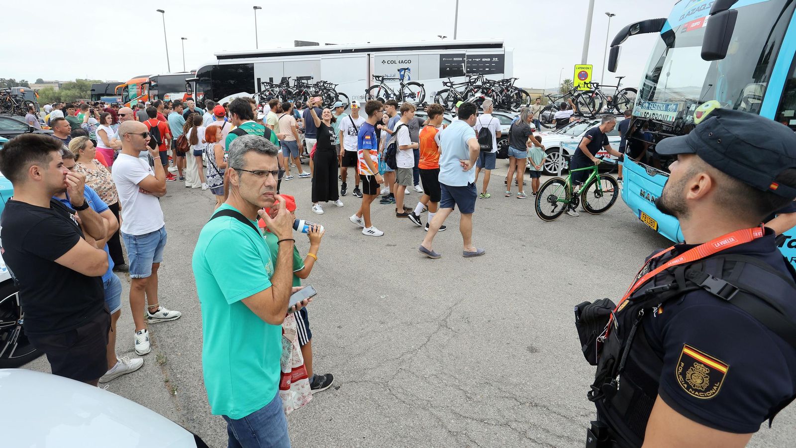 Así fue la salida de la Vuelta España desde Carrefour Sur en Jerez