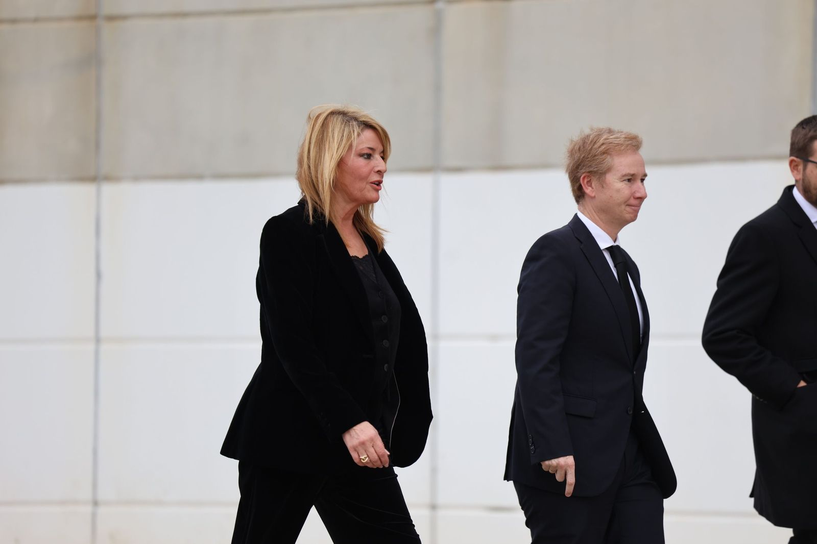 Fotografías de la llegada de Juanma Moreno, Feijóo y todas las autoridades al funeral por las víctimas de Adamuz en Huelva