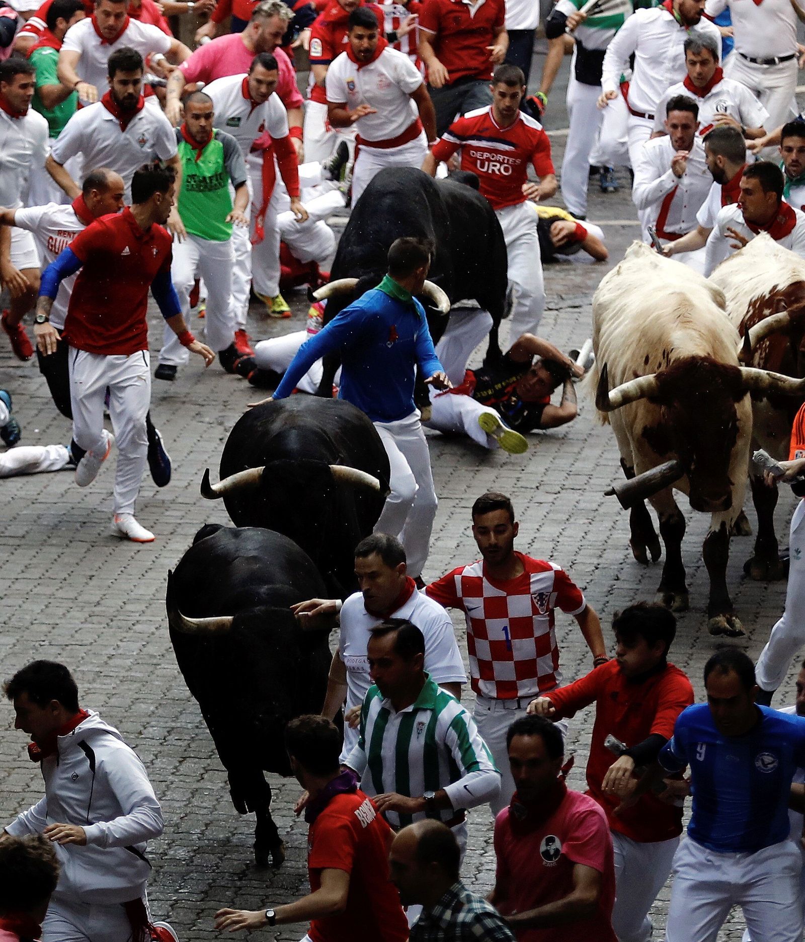 El sexto encierro de los Sanfermines, en imágenes