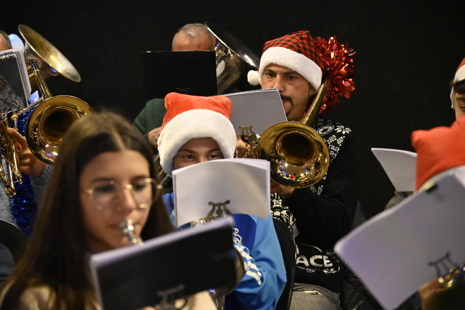 Ensayo preparatorio de la AM Santa Cruz para la cabalgata de Reyes Magos, en Imágenes