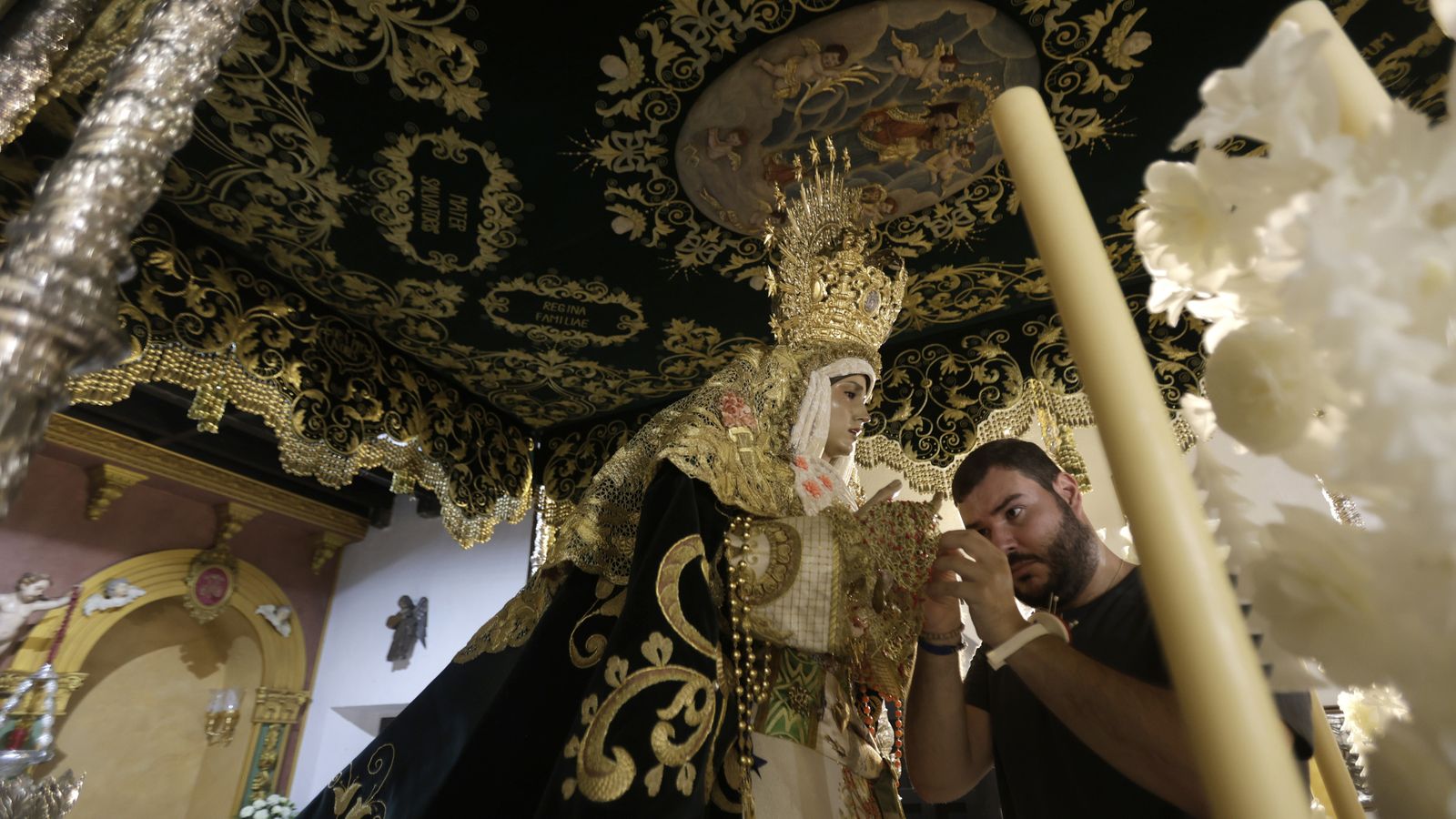 Preparativos en las iglesias de Algeciras para la Magna Mariana, en imágenes