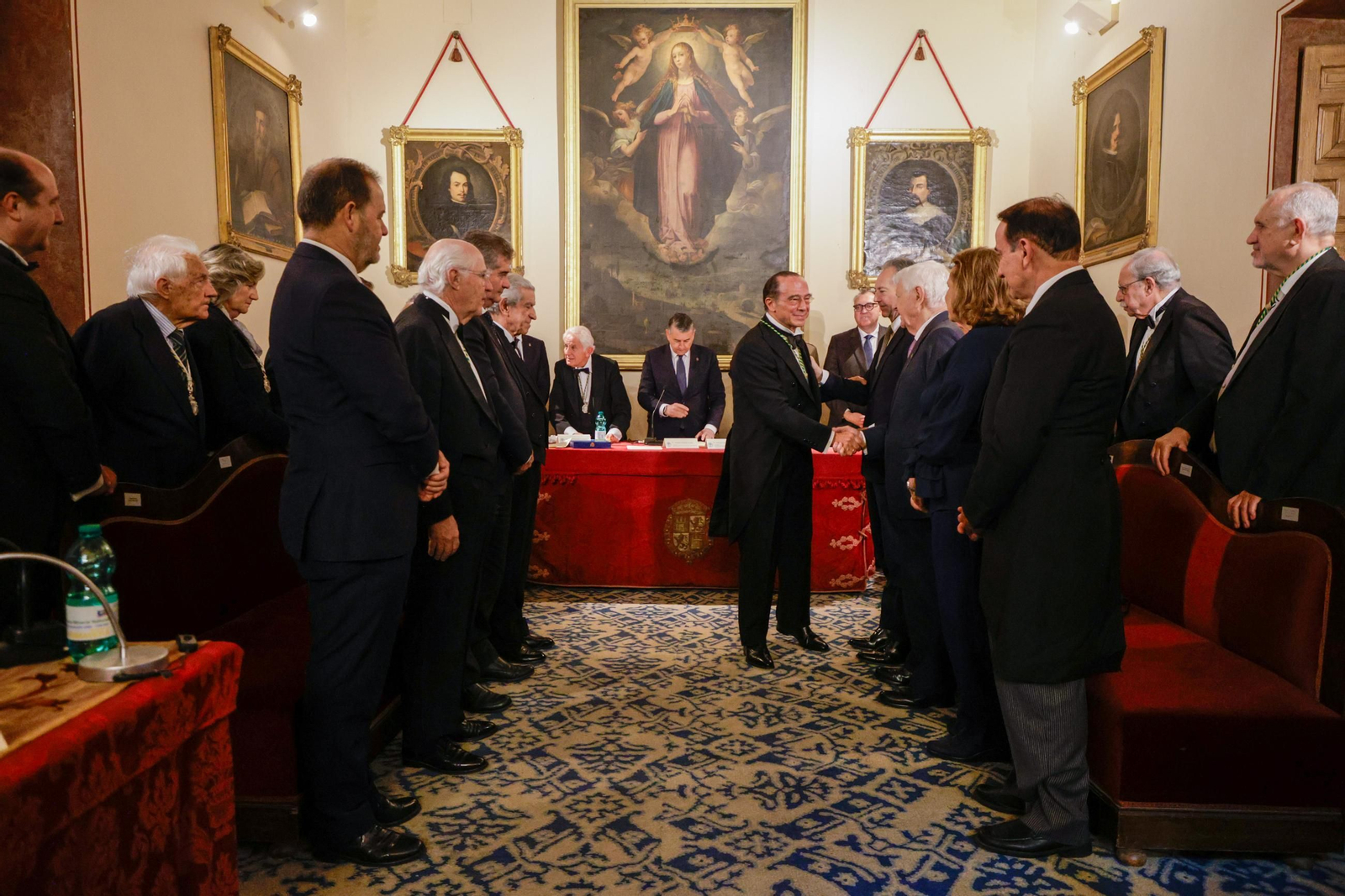 Las imágenes del ingreso en la Academia de Ciencias Sociales y del Medio Ambiente, Antonio Vázquez, apadrinado por José Damián Bogas