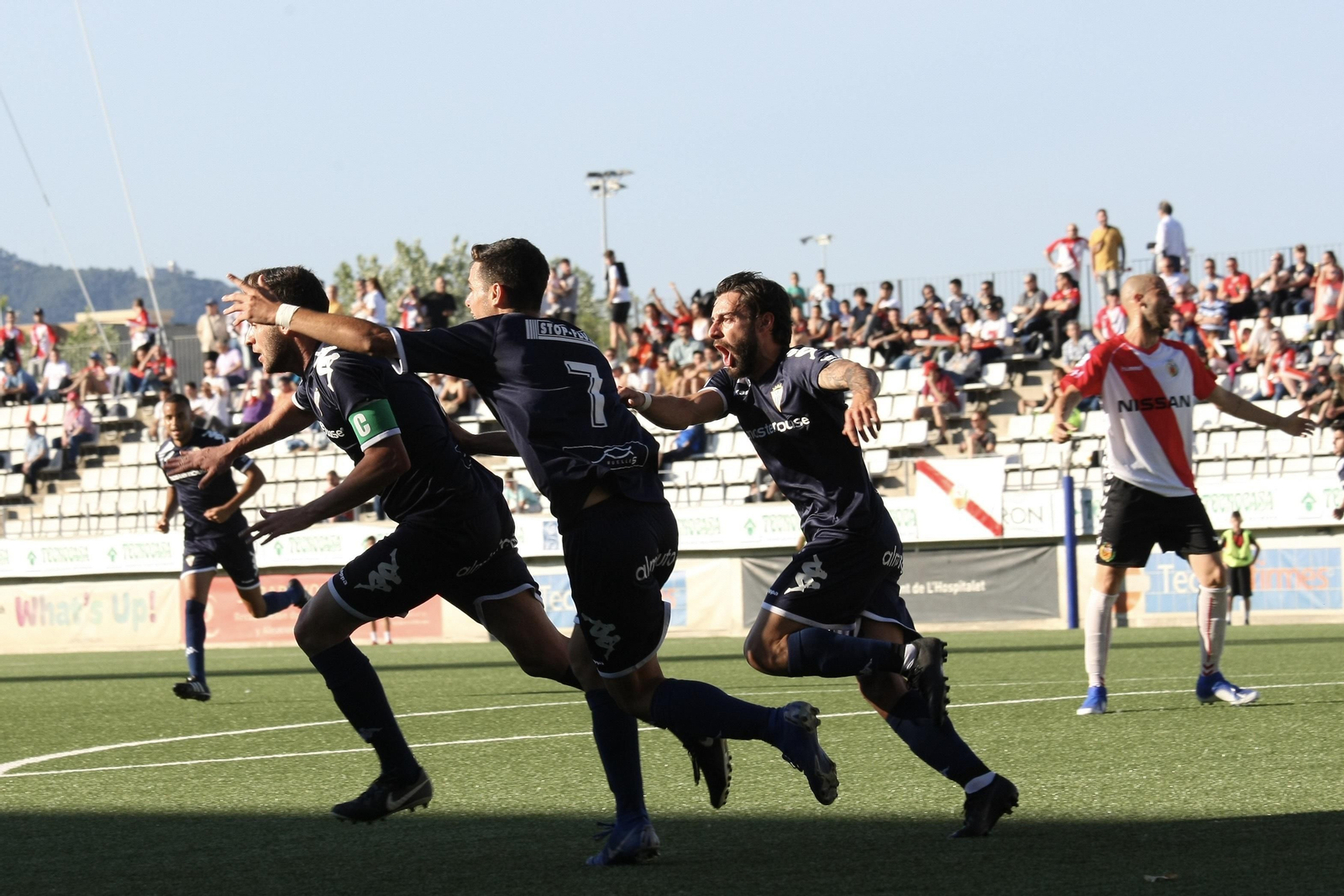 Los jugadores del Algeciras festejan el tanto de Iván.