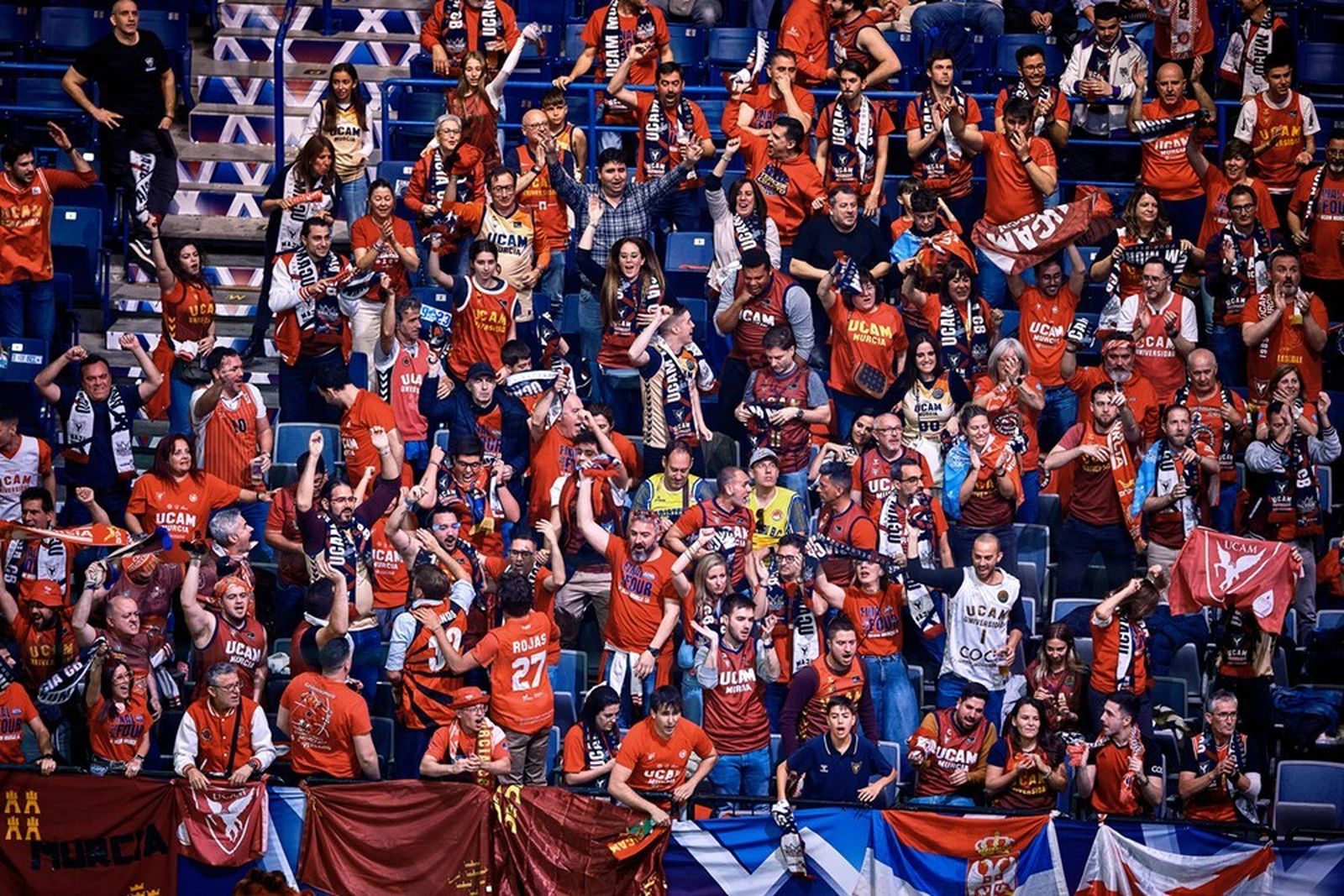 Aficionados del UCAM Murcia