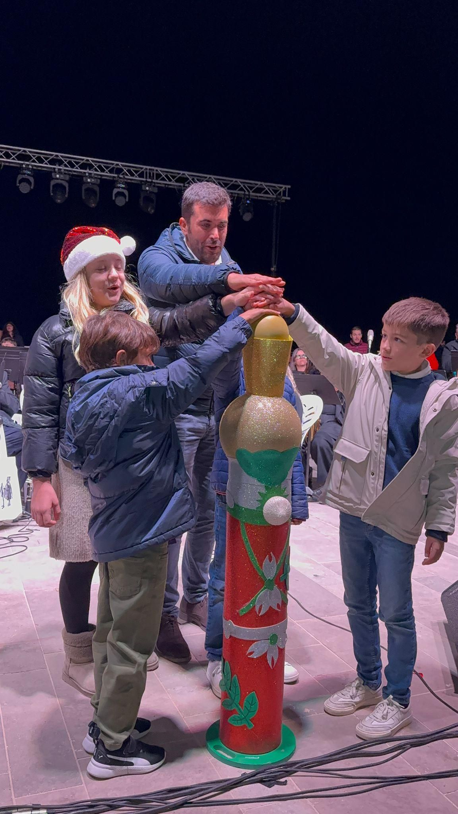 Y la Navidad llegó a Mojácar: así ha sido el espectacular encendido del alumbrado
