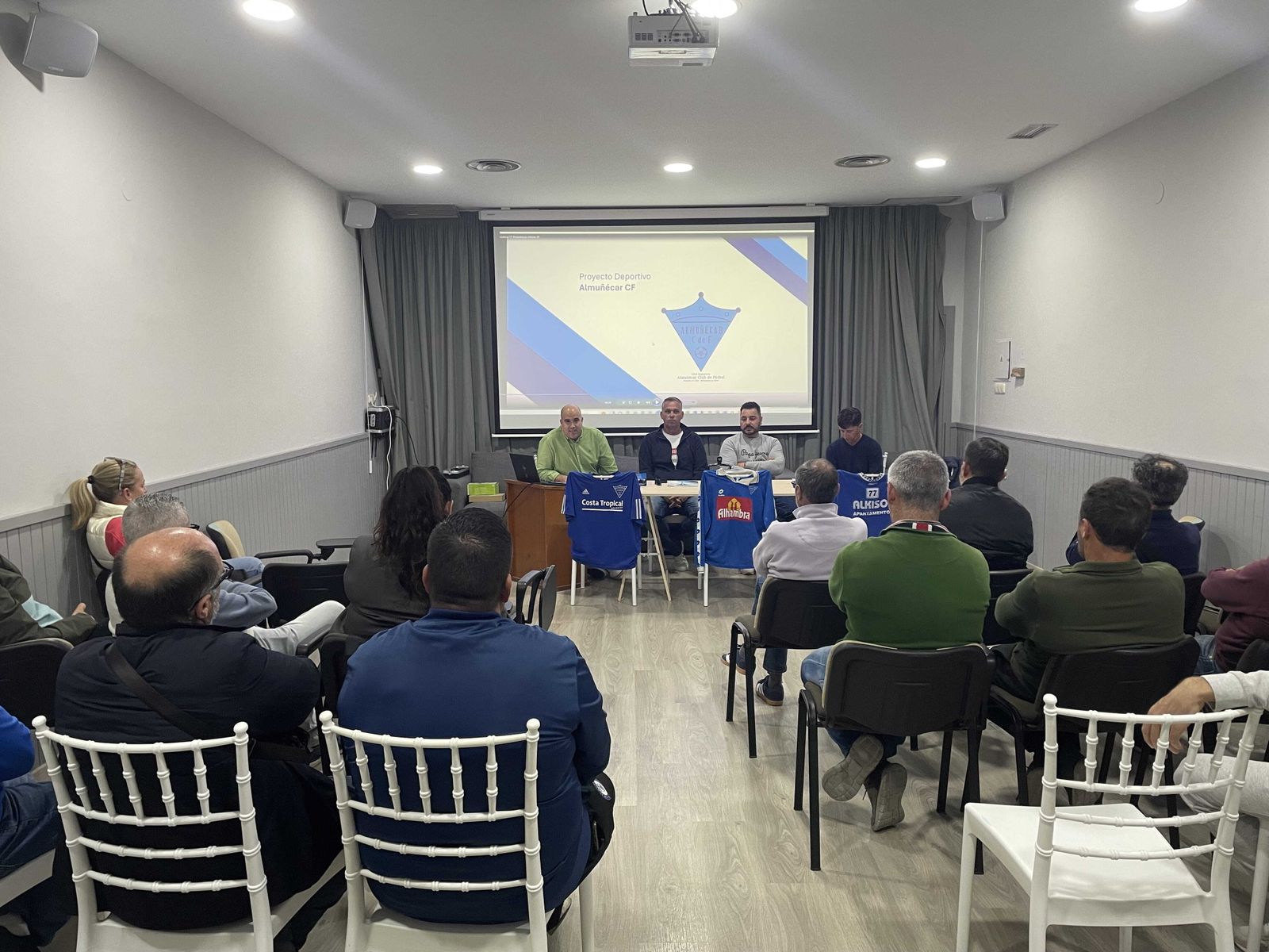 Un momento de la asamblea celebrada en Almuñécar.