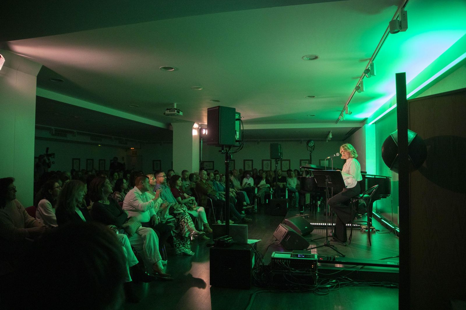 Sole Giménez charla y recital en Fundación Unicaja de Almería