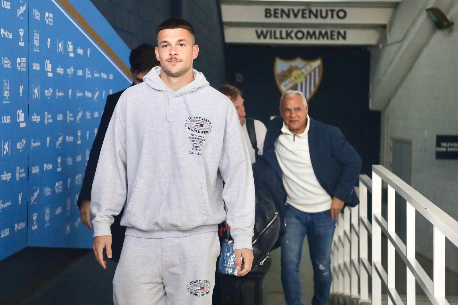 La visita de la AFE a La Rosaleda para reunirse con el Málaga CF, en fotos