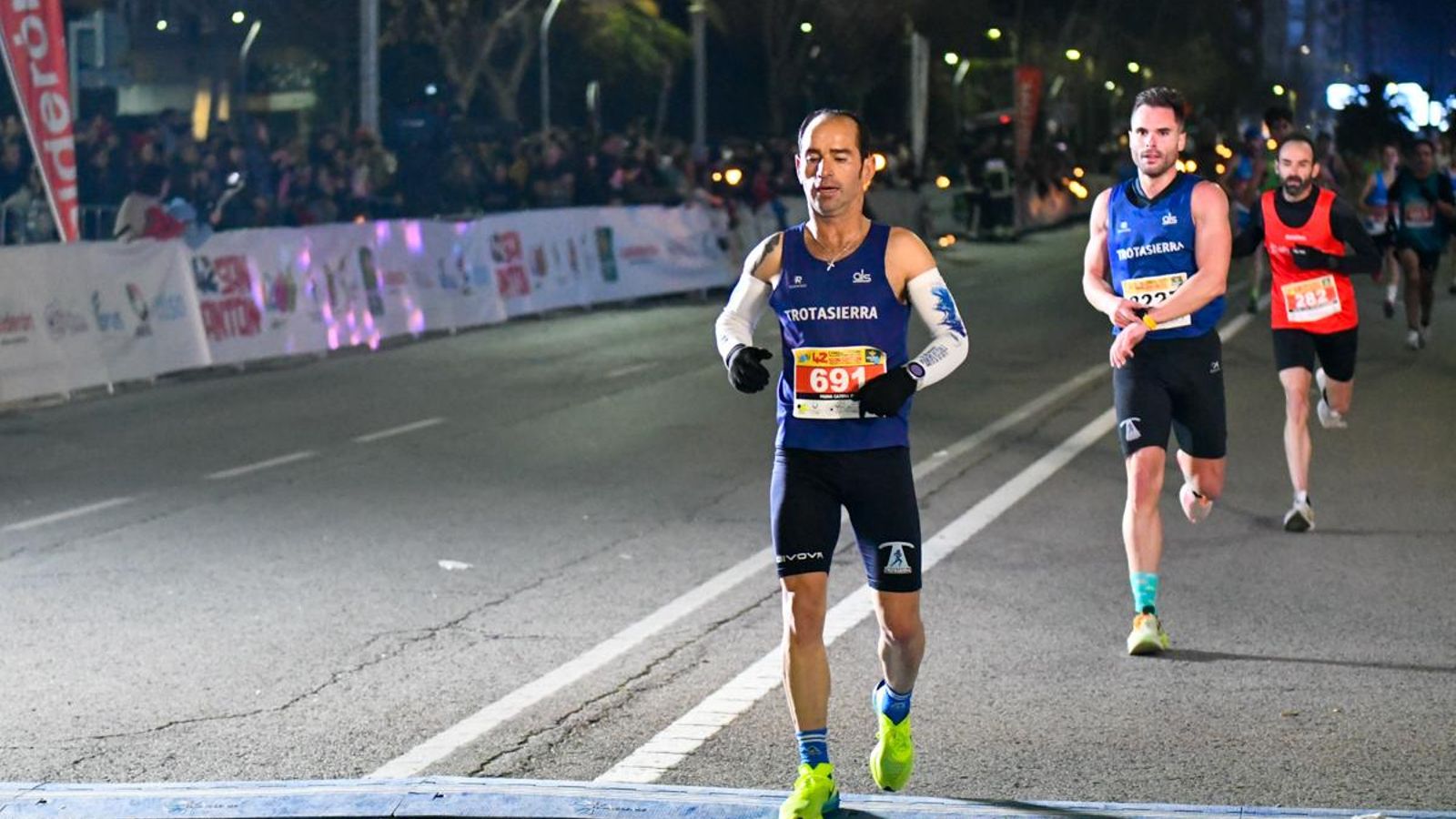 En imágenes: búscate en tu llegada a meta de la Carrera de San Antón 2025 (1)