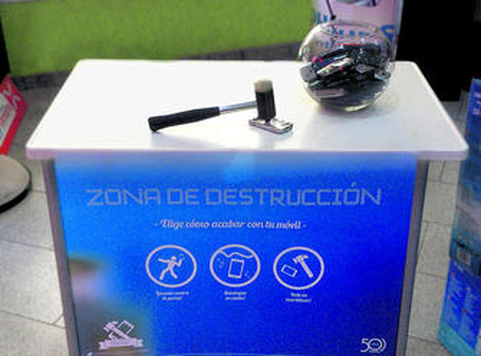 Una de las zonas de destrucción habilitadas en la tienda de Guadix.