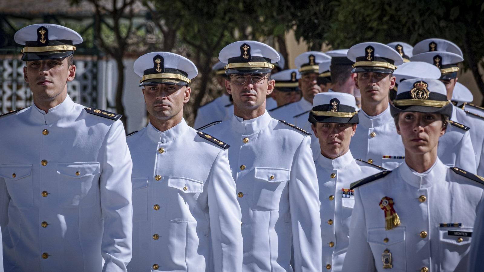 Un grupo de alumnos de la Escuela de Suboficiales, antes del acto de inicio de curso, en San Fernando