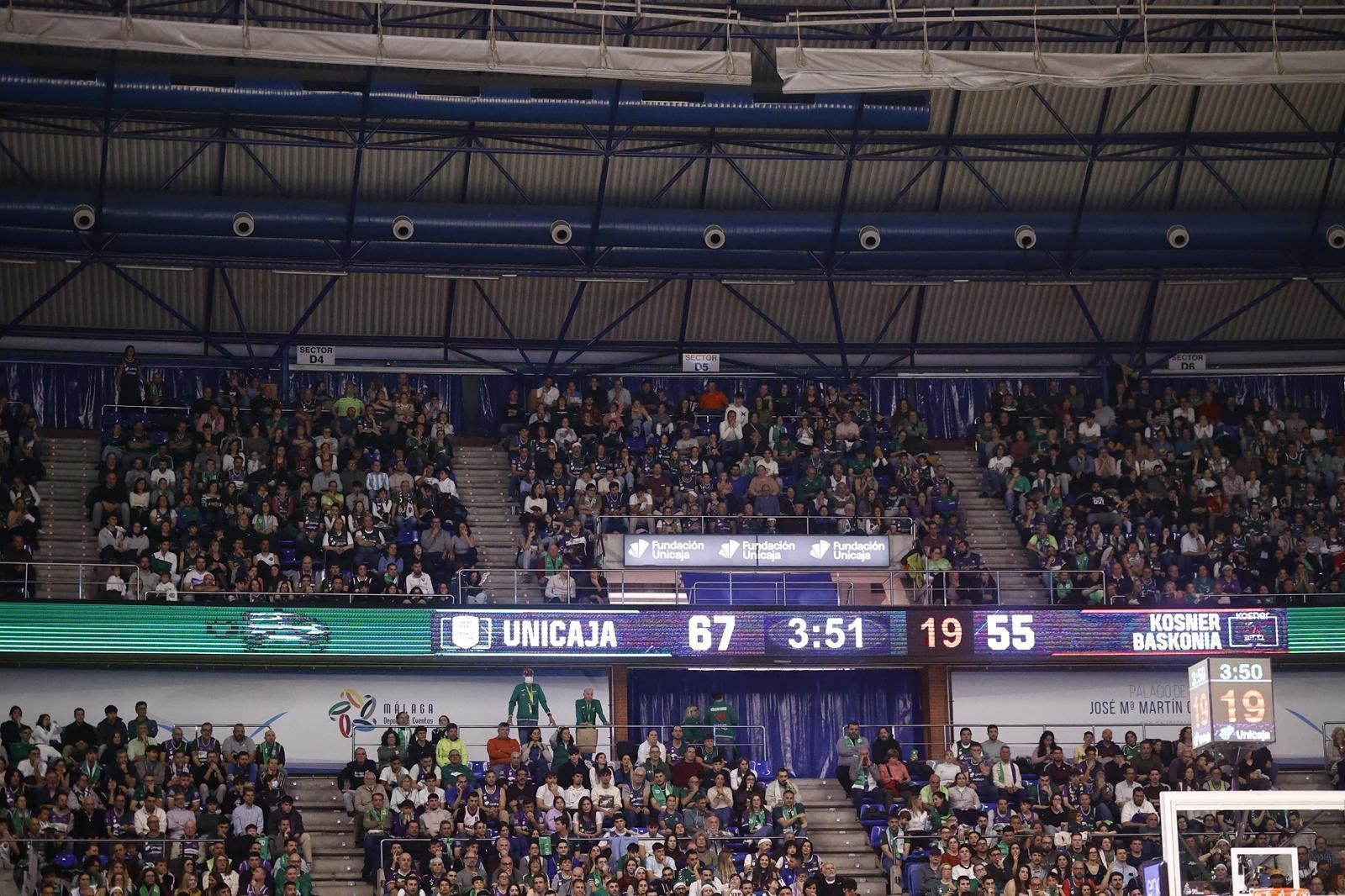 Búscate en las gradas del Carpena durante el Unicaja - Baskonia