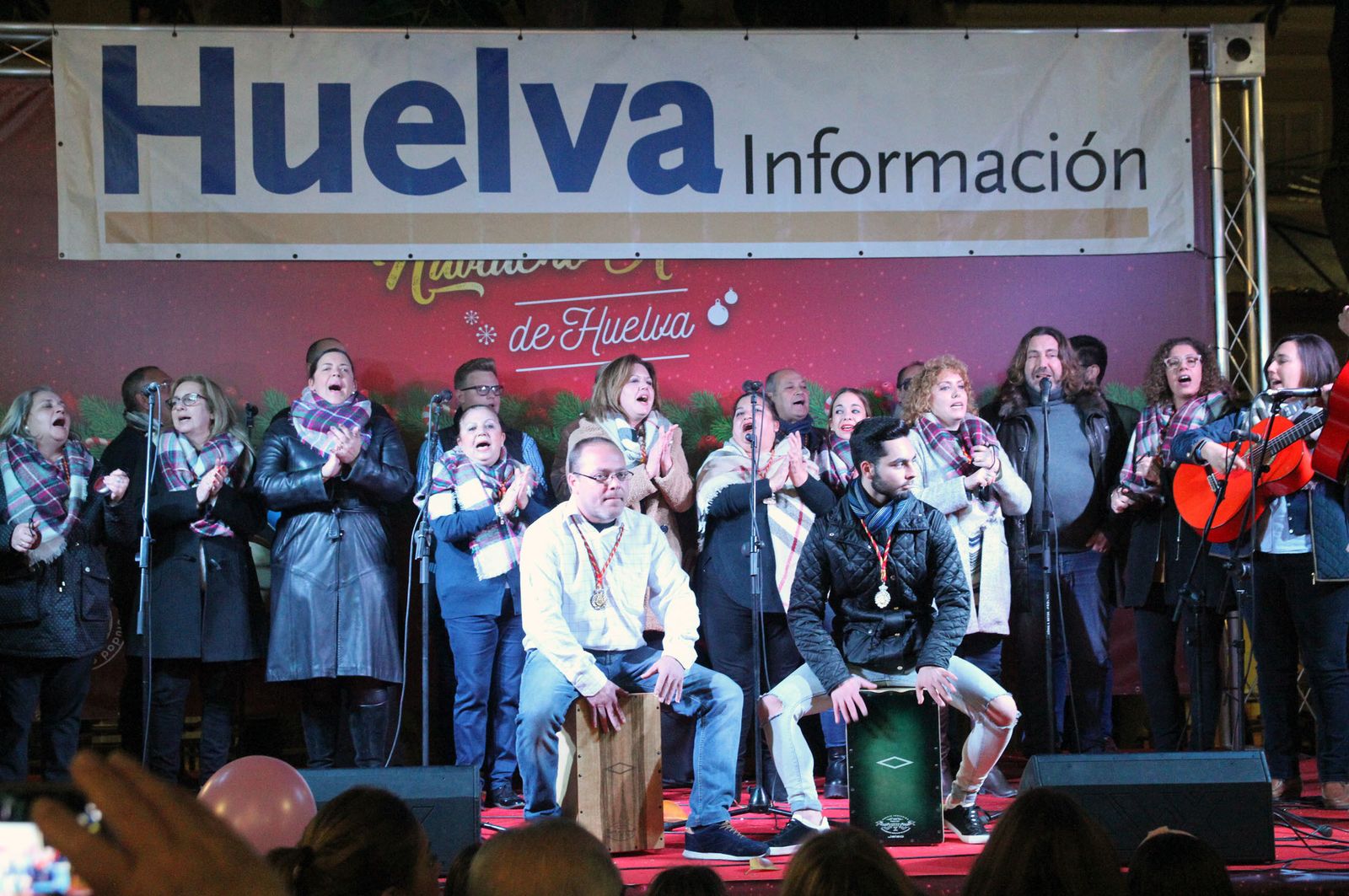 Pepe El Marismeño y el Coro de Emigrantes ponen voz al Cuentacuentos de Huelva Información, en imágenes