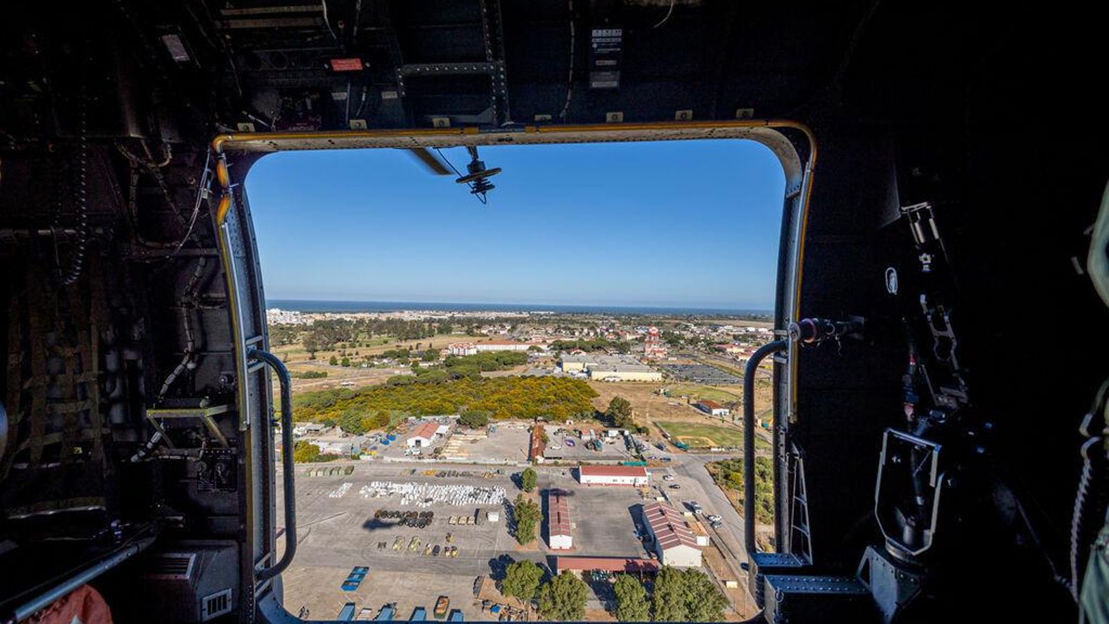 Vista de la Base de Rota desde un helicóptero de la Armada.