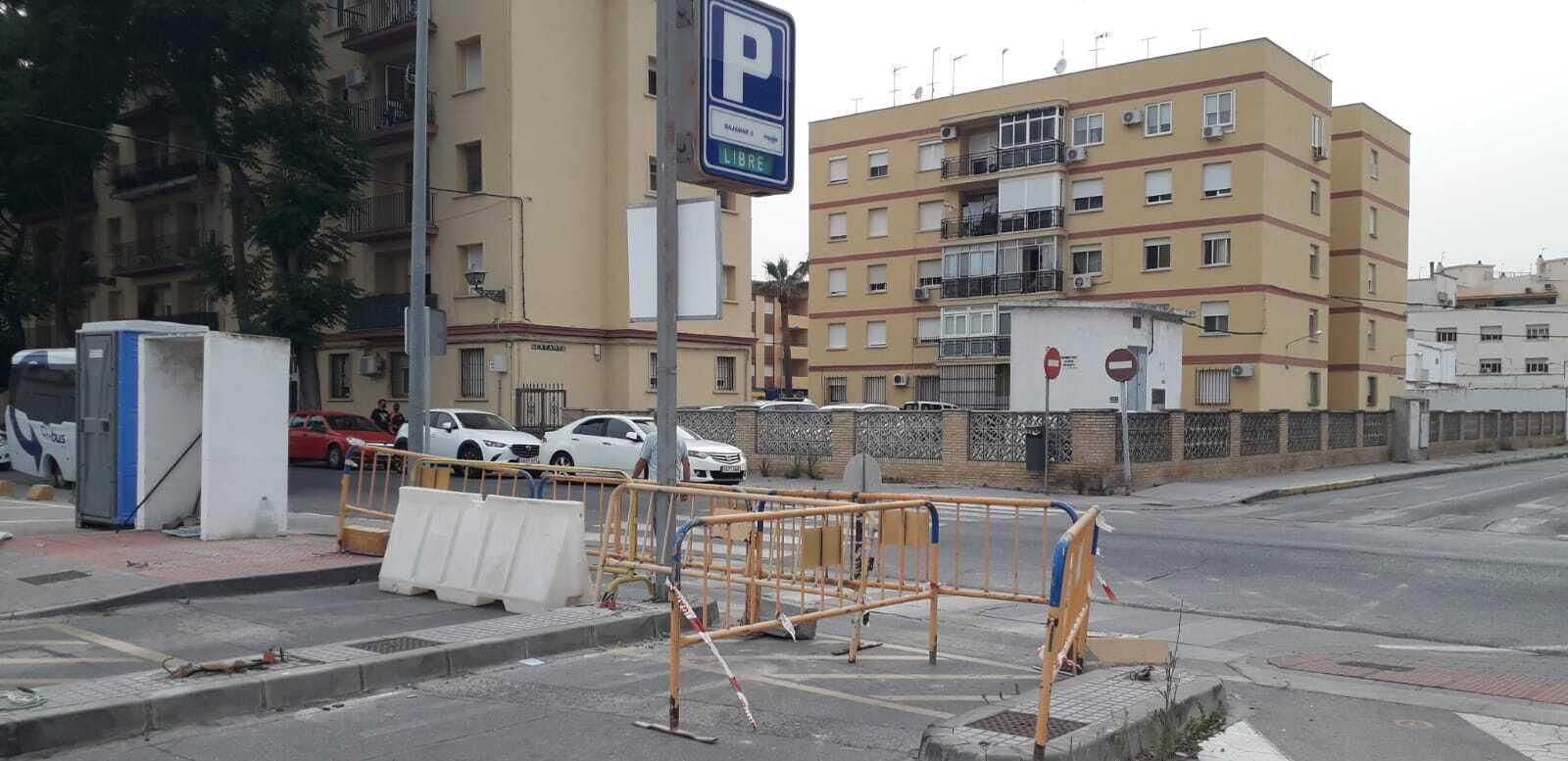 Unas vallas impiden ya la entrada al aparcamiento de Bajamar 2.