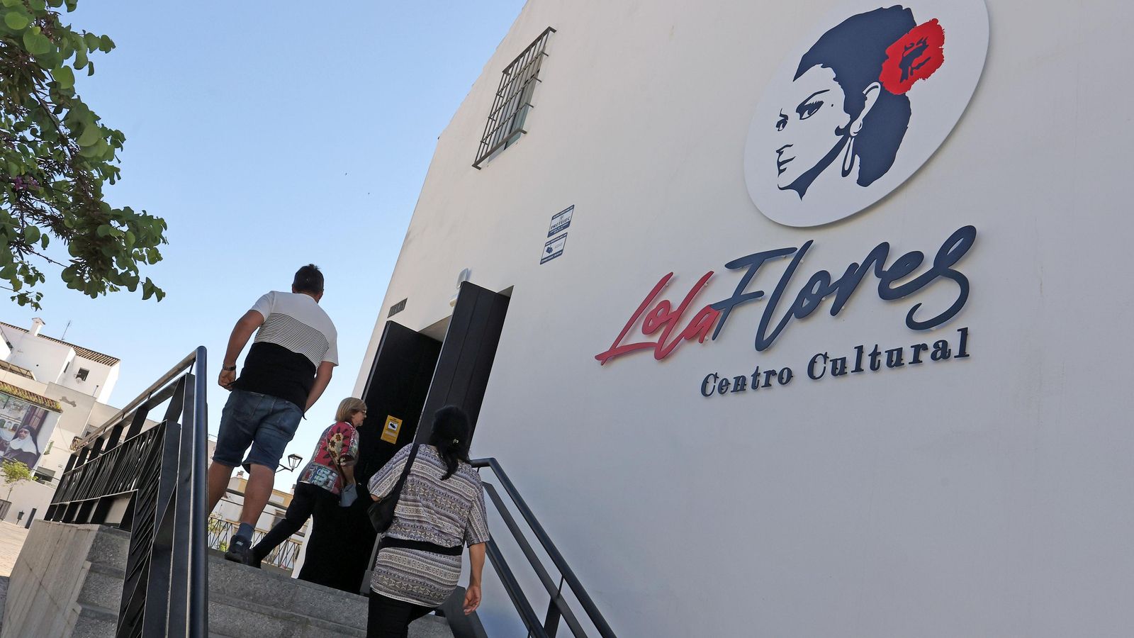 Visitantes en el Centro Cultural Lola Flores. Visitantes en el Centro Cultural Lola Flores.