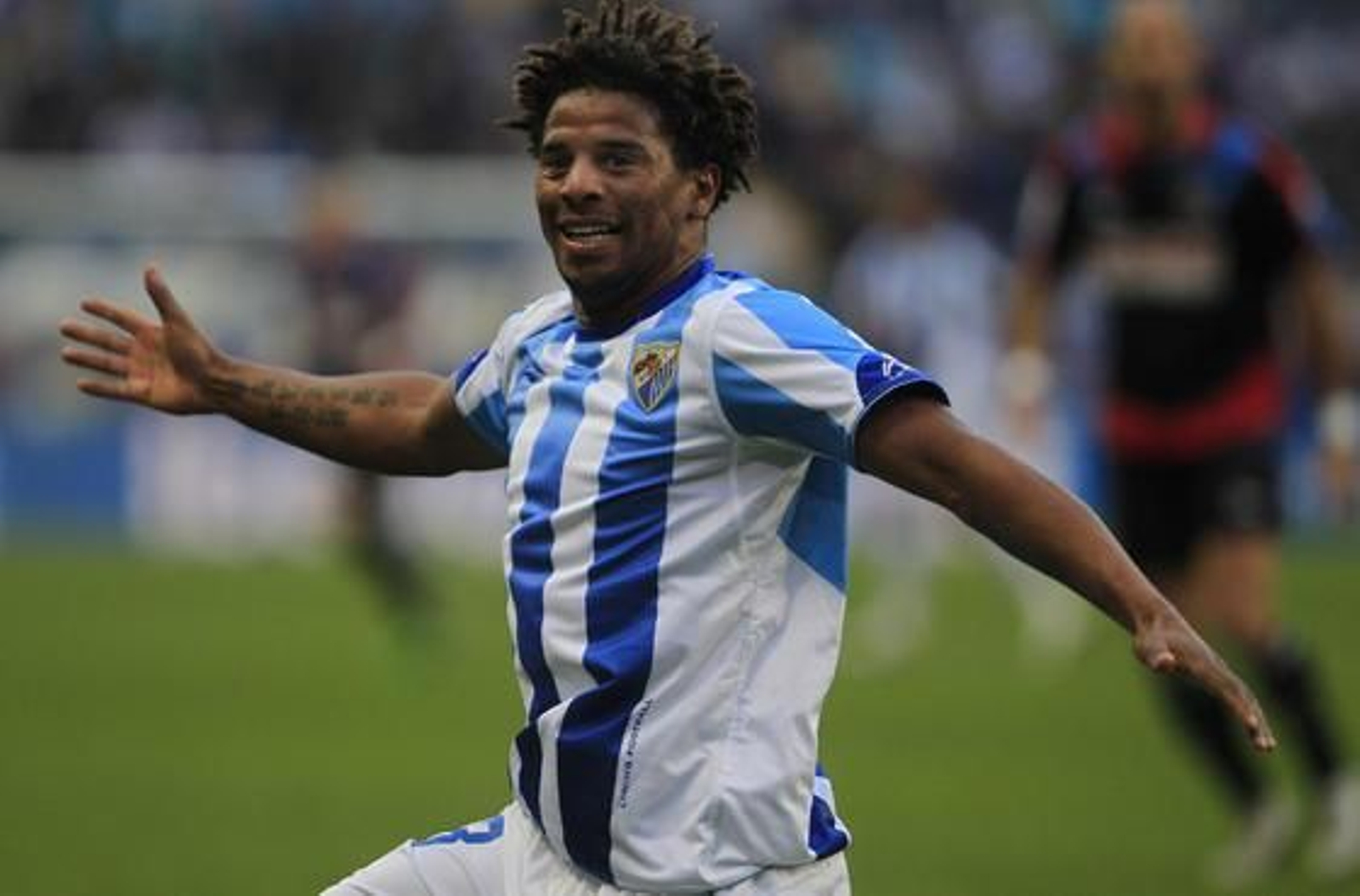 El Málaga recobra el pulso después de golear en casa 4-1 al Racing de Santander. / Sergio Camacho