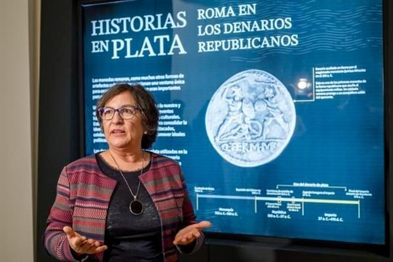 La directora del Museo Íbero, Concepción Choclán, durante la presentación de la exposición sobre denarios republicanos de época romana.