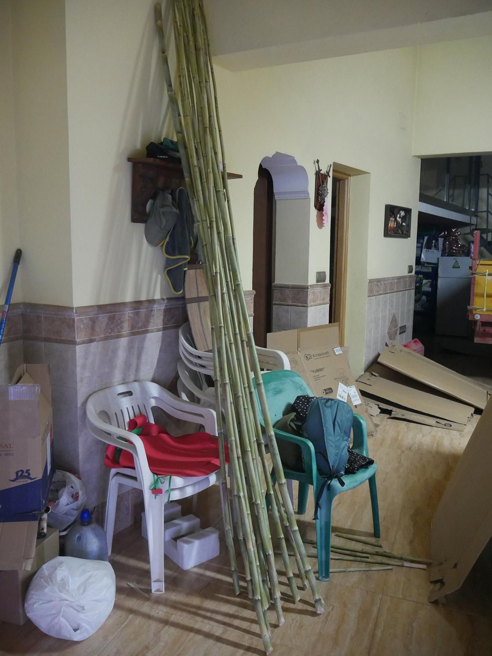 Imágenes de la elaboración de las carrozas tradicionales de Canjáyar