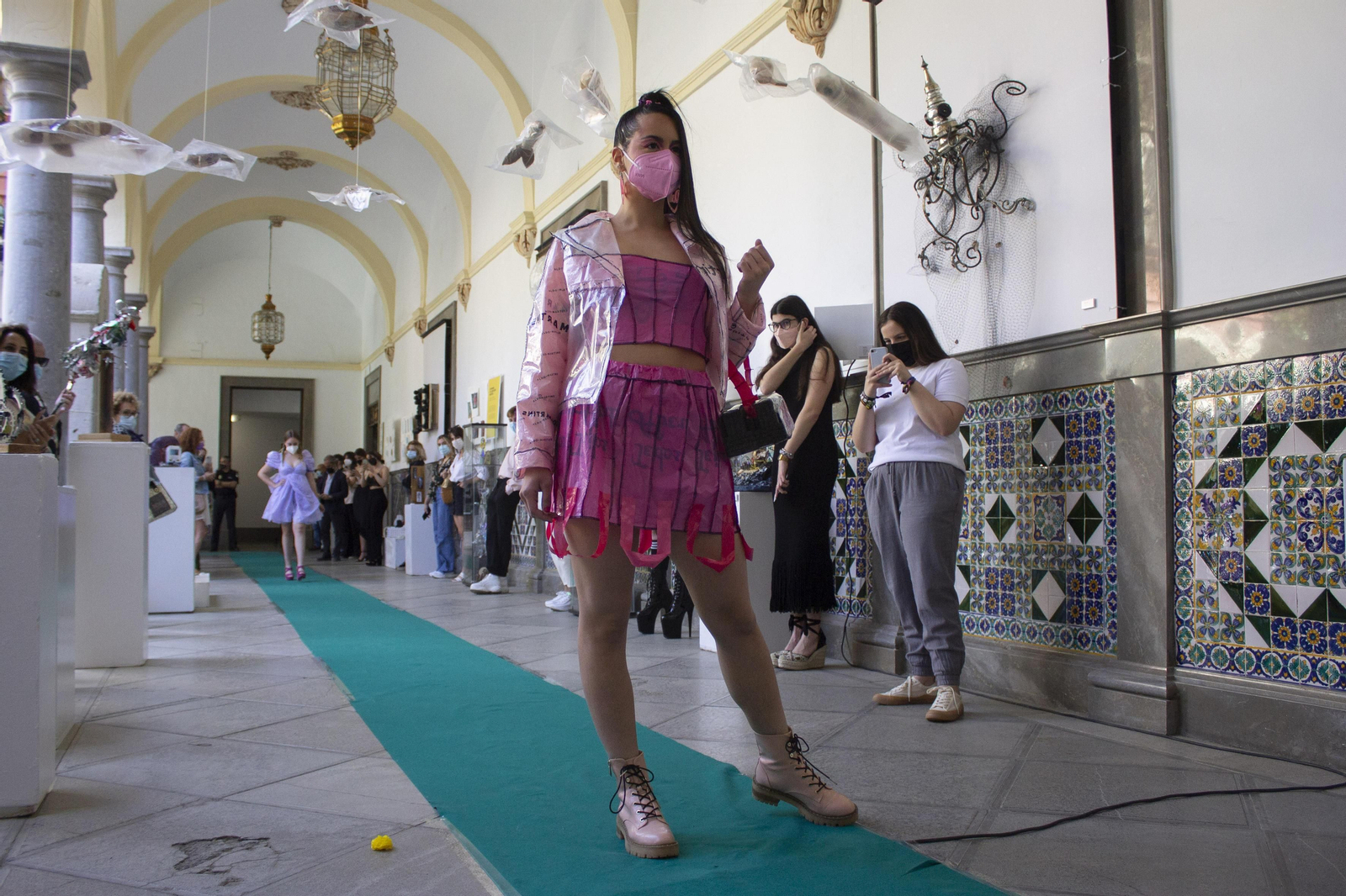 Fotos del desfile de ropa reciclada en Granada