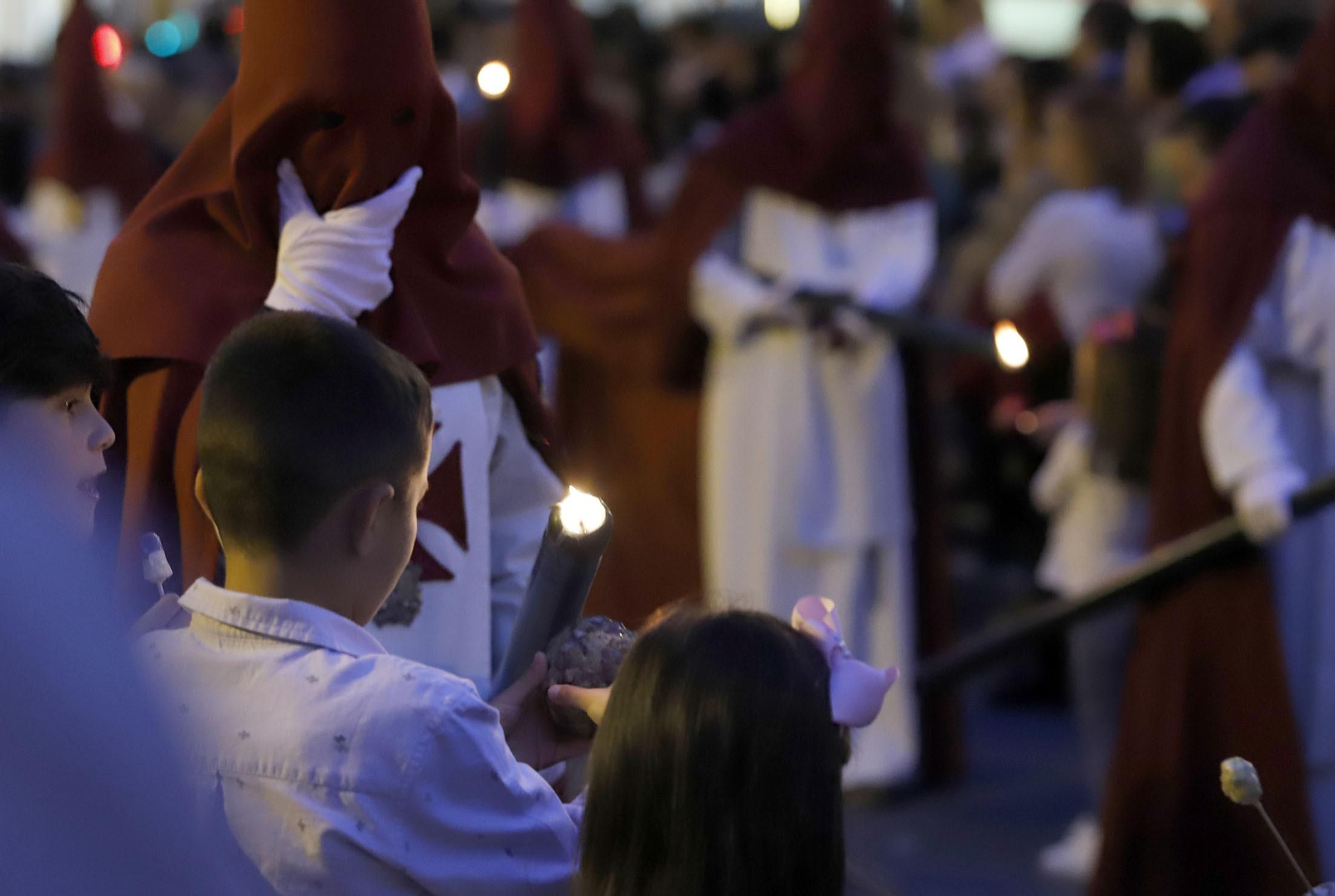 La Hermandad de Los Judíos en su recorrido por las calles de Huelva en el Jueves Santo