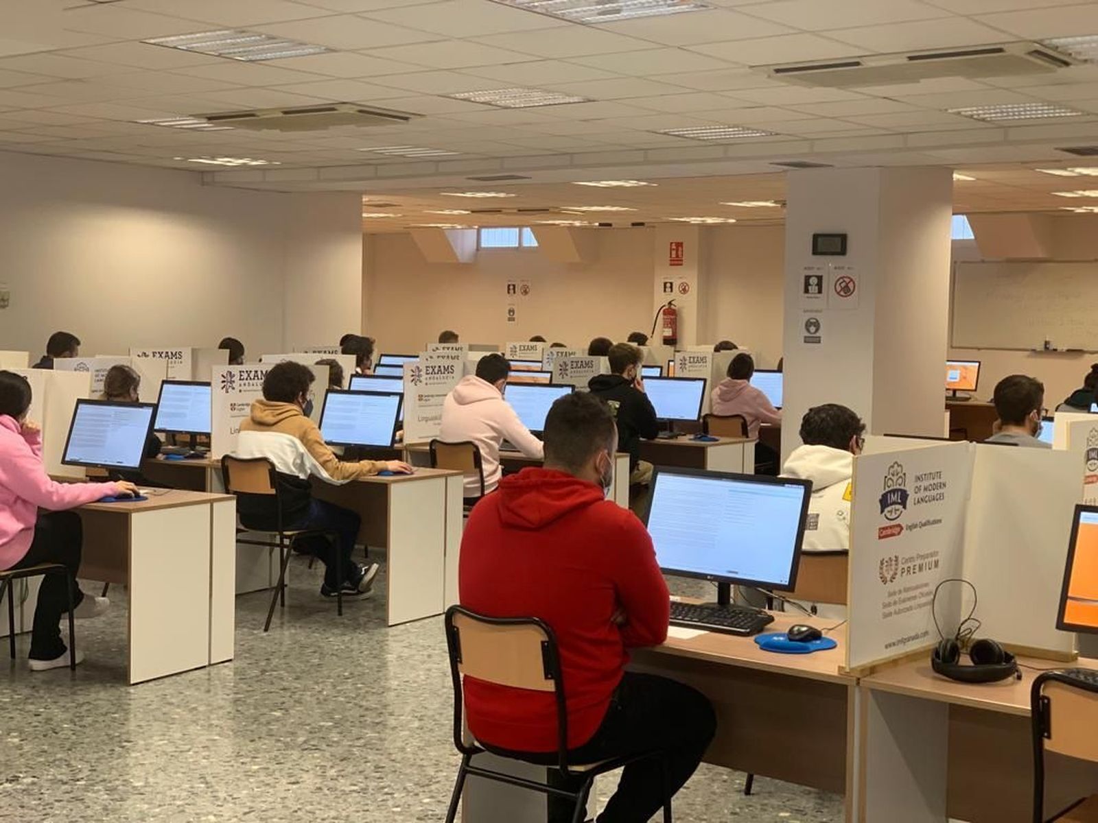 Alumnos durante un examen.