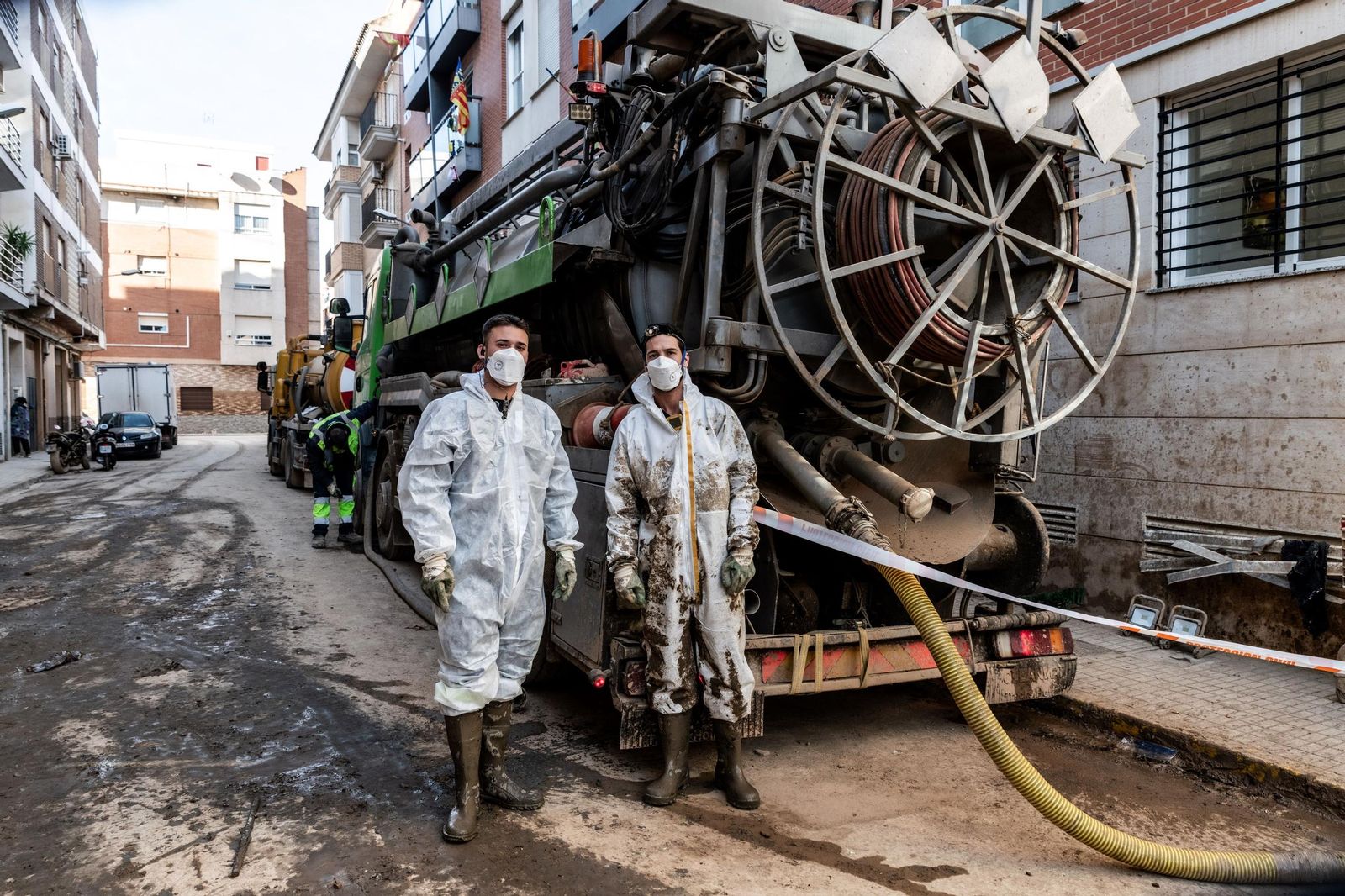 Marcos y Arnau, limpieza  de garajes Paiporta.