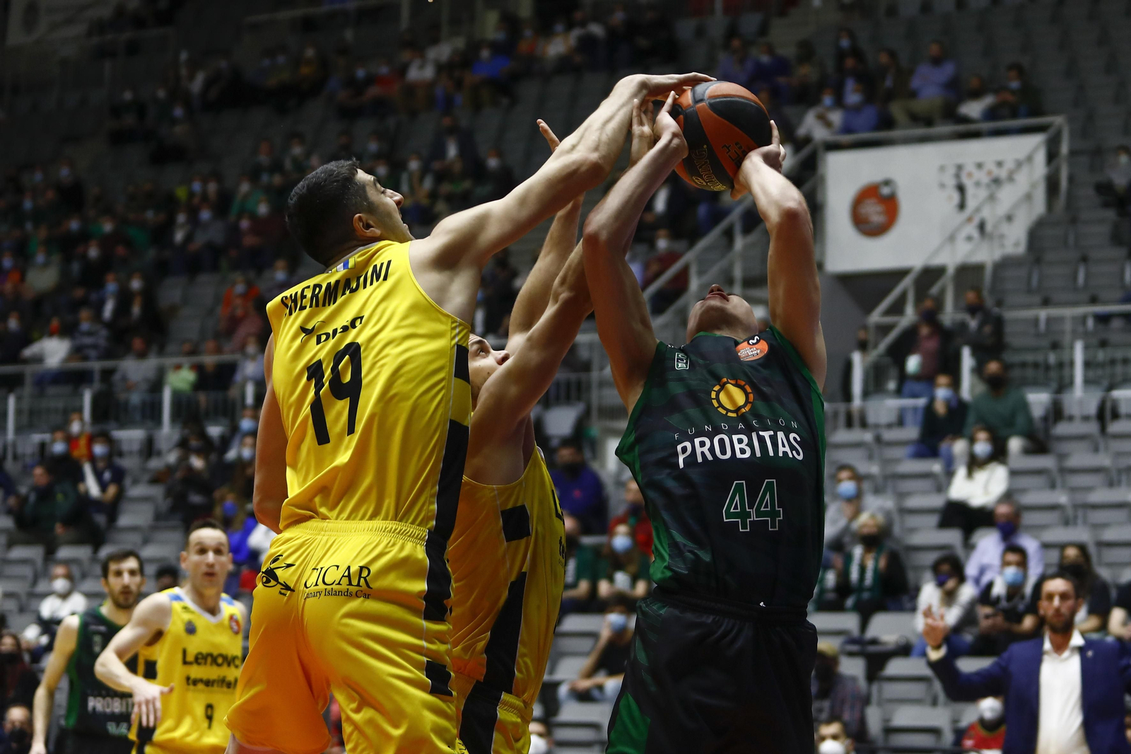 El triunfo de Tenerife sobre Joventut, en imágenes